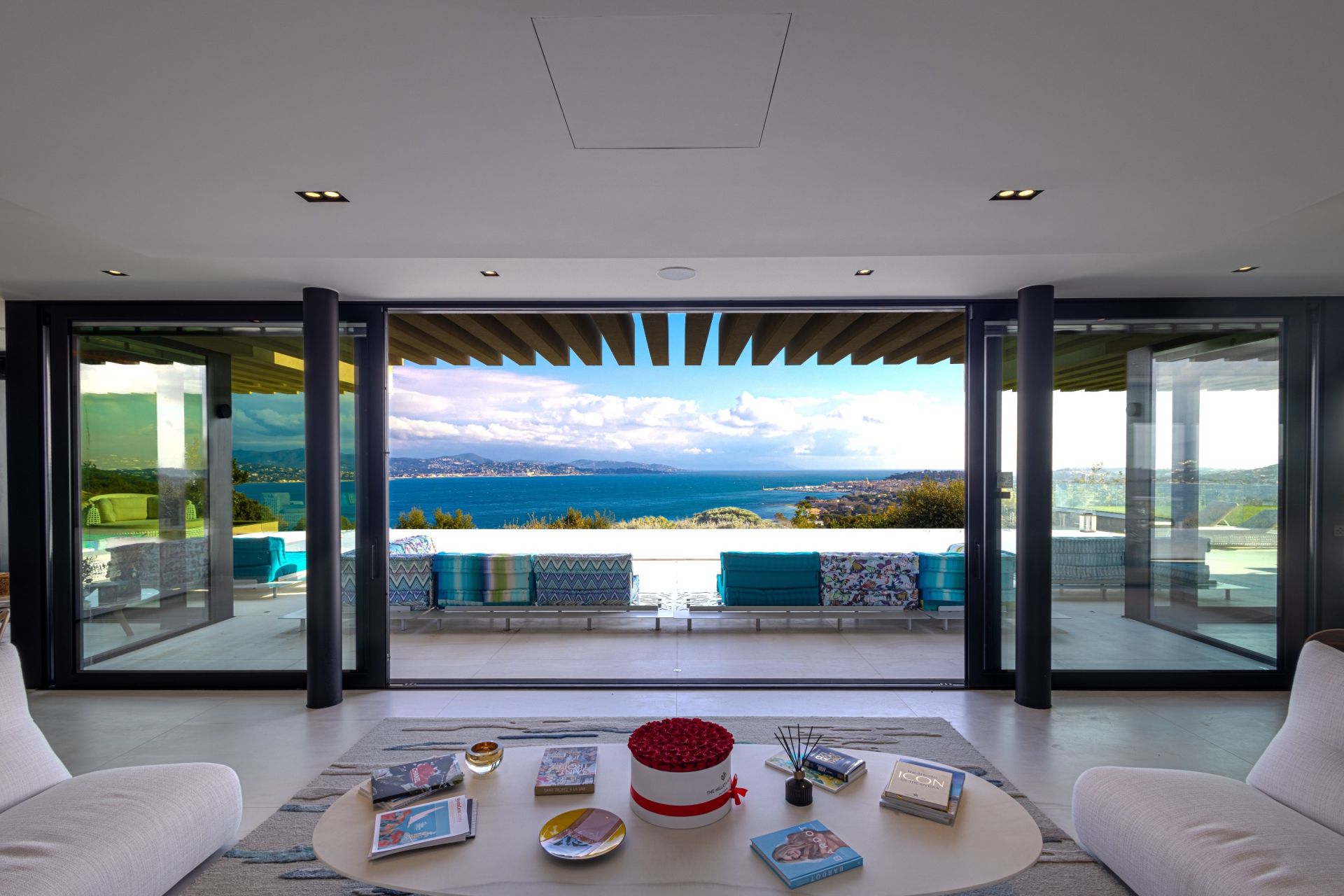 maison contemporaine 10 Pièces en vente sur GASSIN (83580)