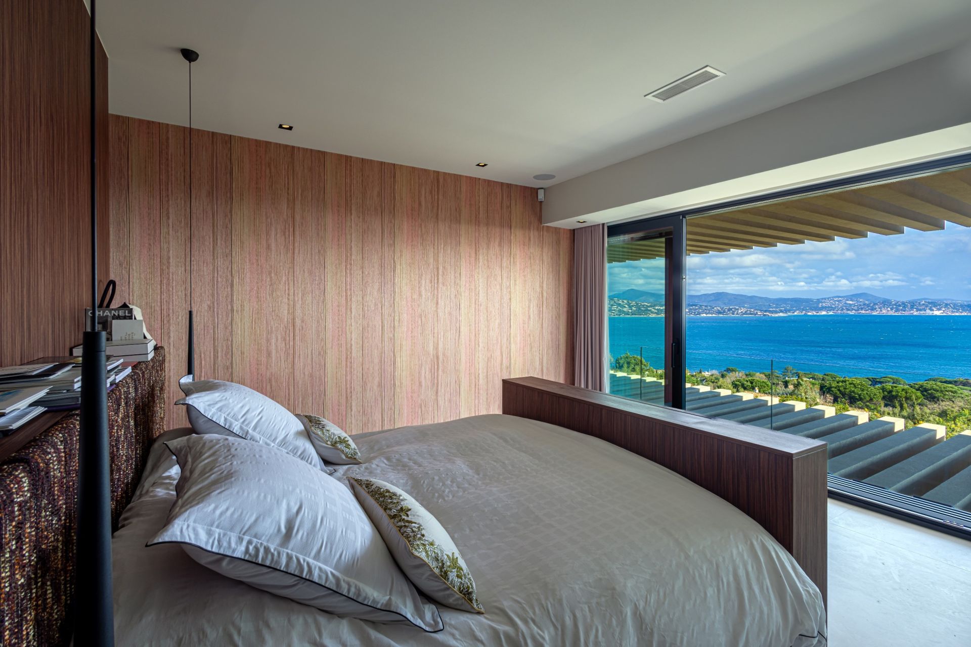 maison contemporaine 10 Pièces en vente sur GASSIN (83580)