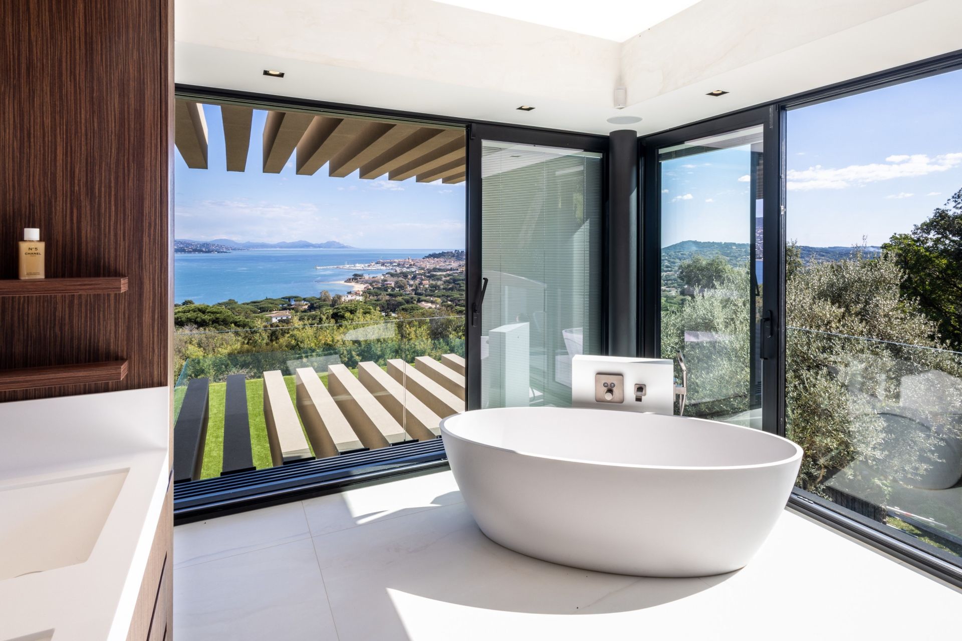 maison contemporaine 10 Pièces en vente sur GASSIN (83580)