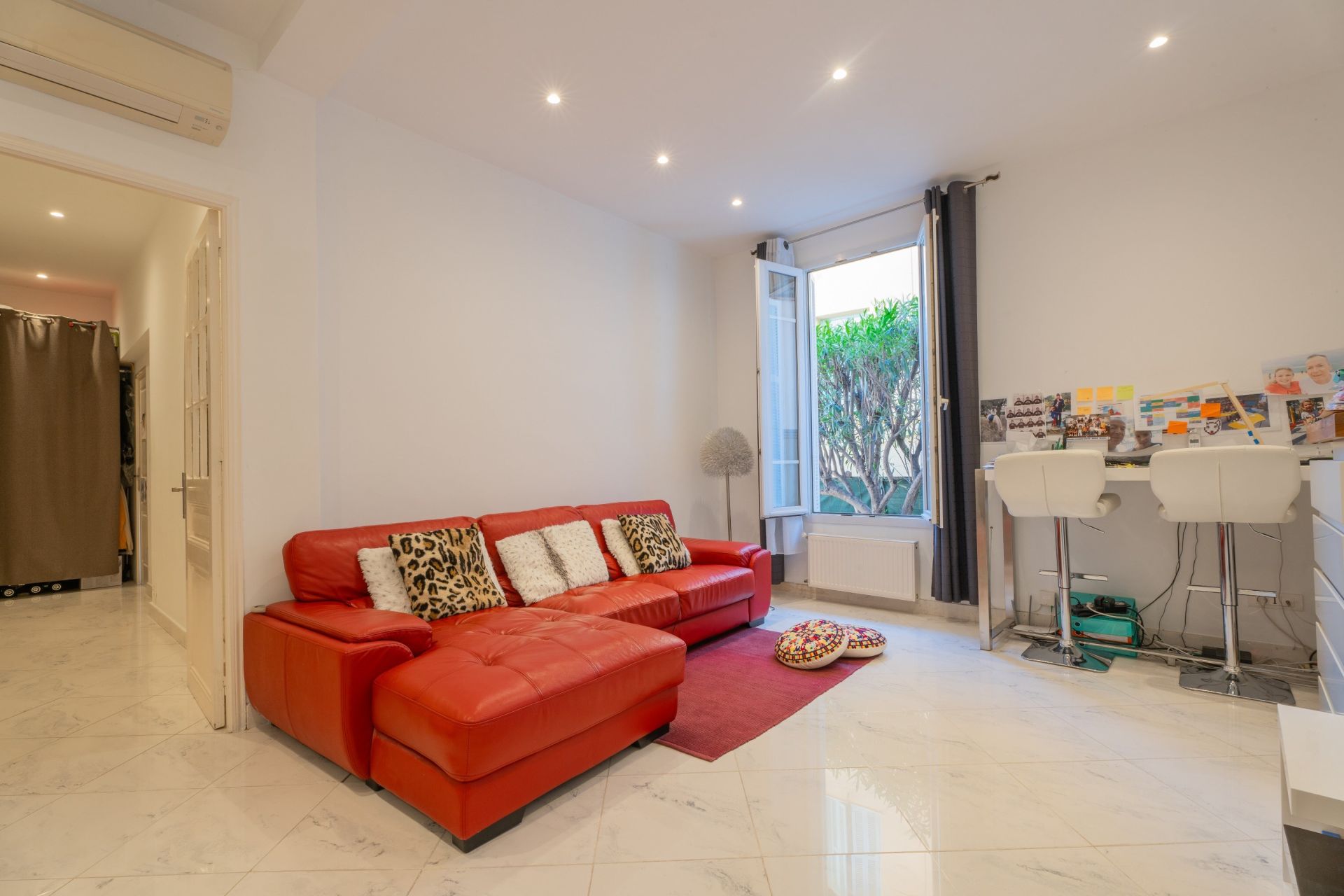 apartment 5 Rooms for sale on BEAUSOLEIL (06240)