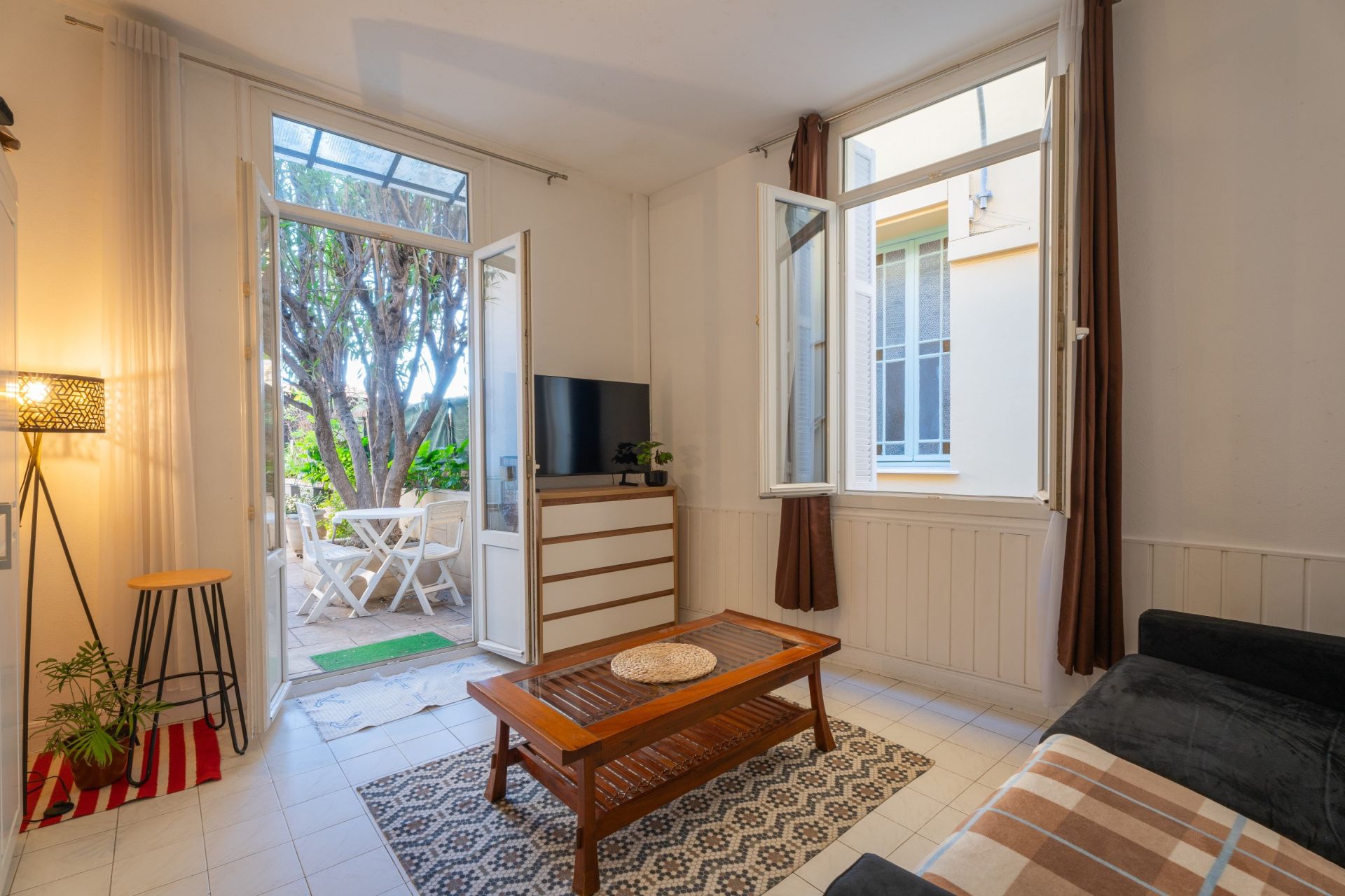 apartment 5 Rooms for sale on BEAUSOLEIL (06240)