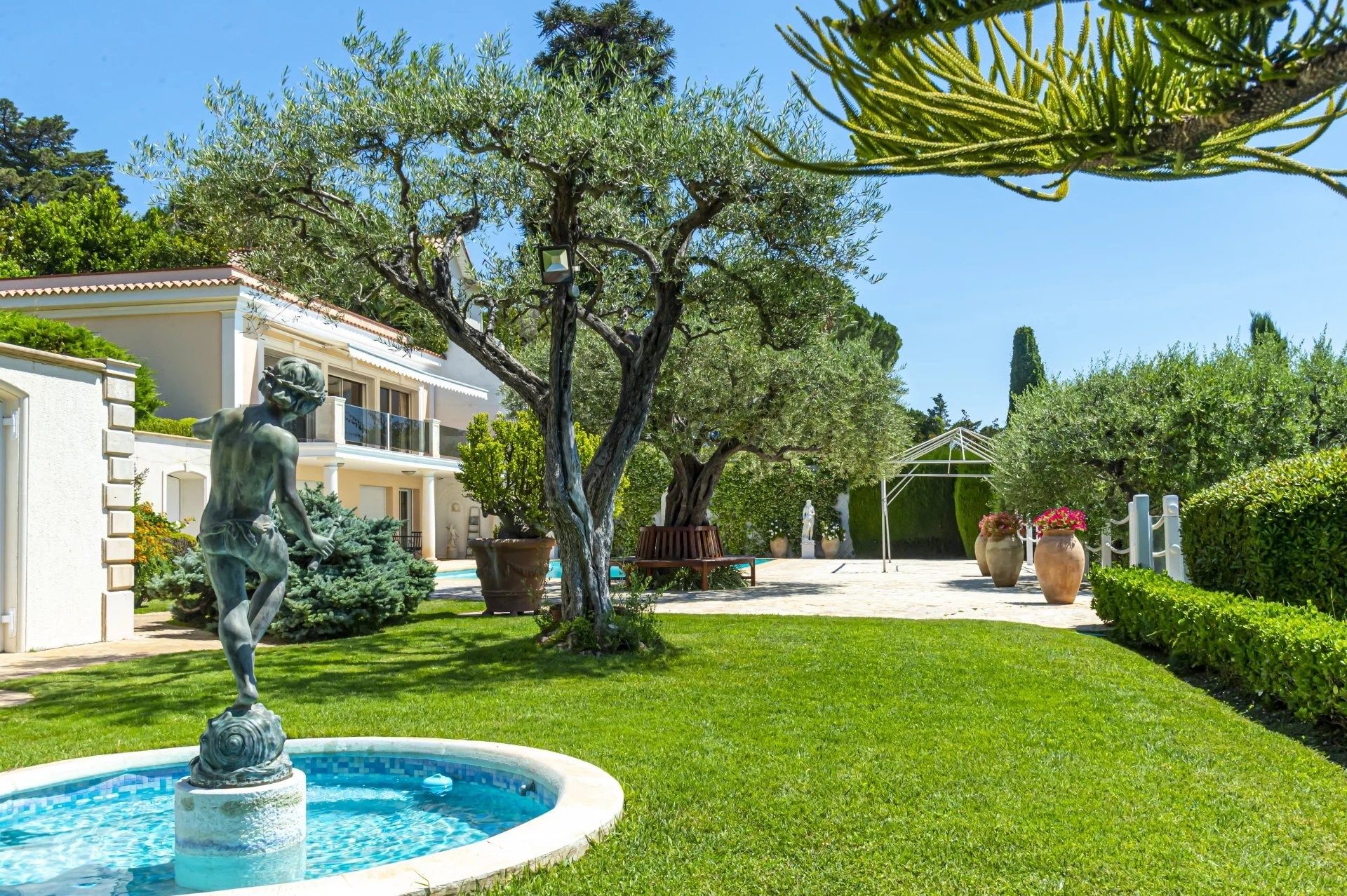 villa 12 Pièces en vente sur CAP D ANTIBES (06160)