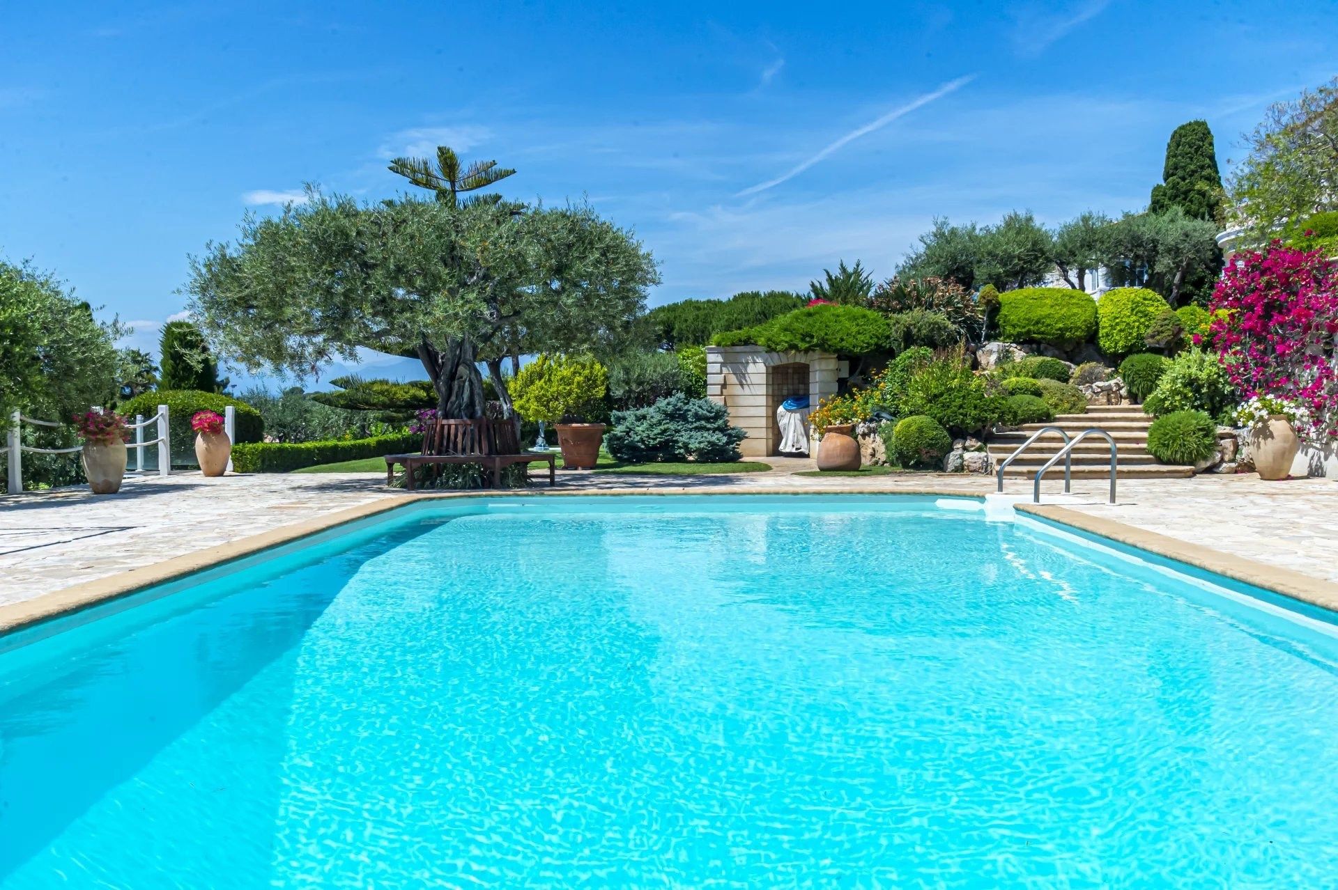 villa 12 Pièces en vente sur CAP D ANTIBES (06160)