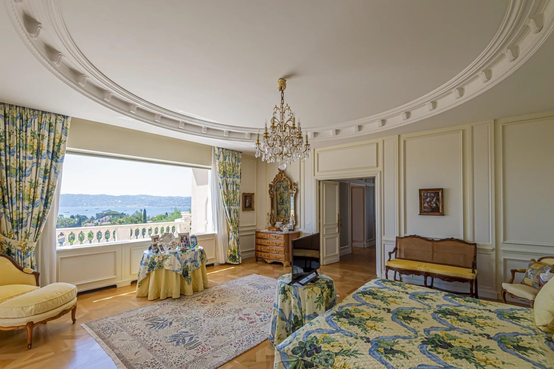 villa 12 Rooms for sale on CAP D ANTIBES (06160)