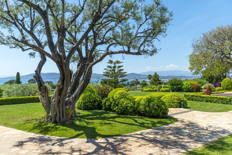 villa 12 Pièces en vente sur CAP D ANTIBES (06160)