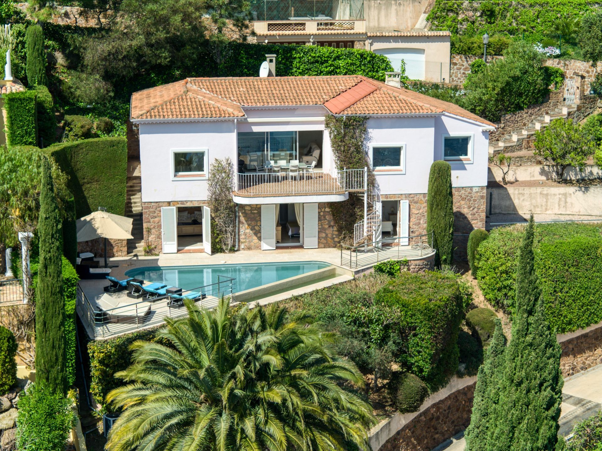 villa 6 Rooms for sale on THEOULE SUR MER (06590)