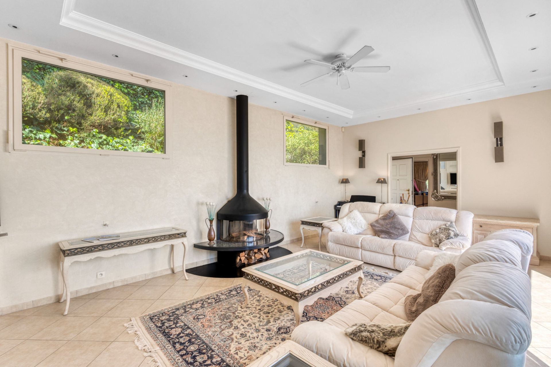 villa 6 Rooms for sale on THEOULE SUR MER (06590)