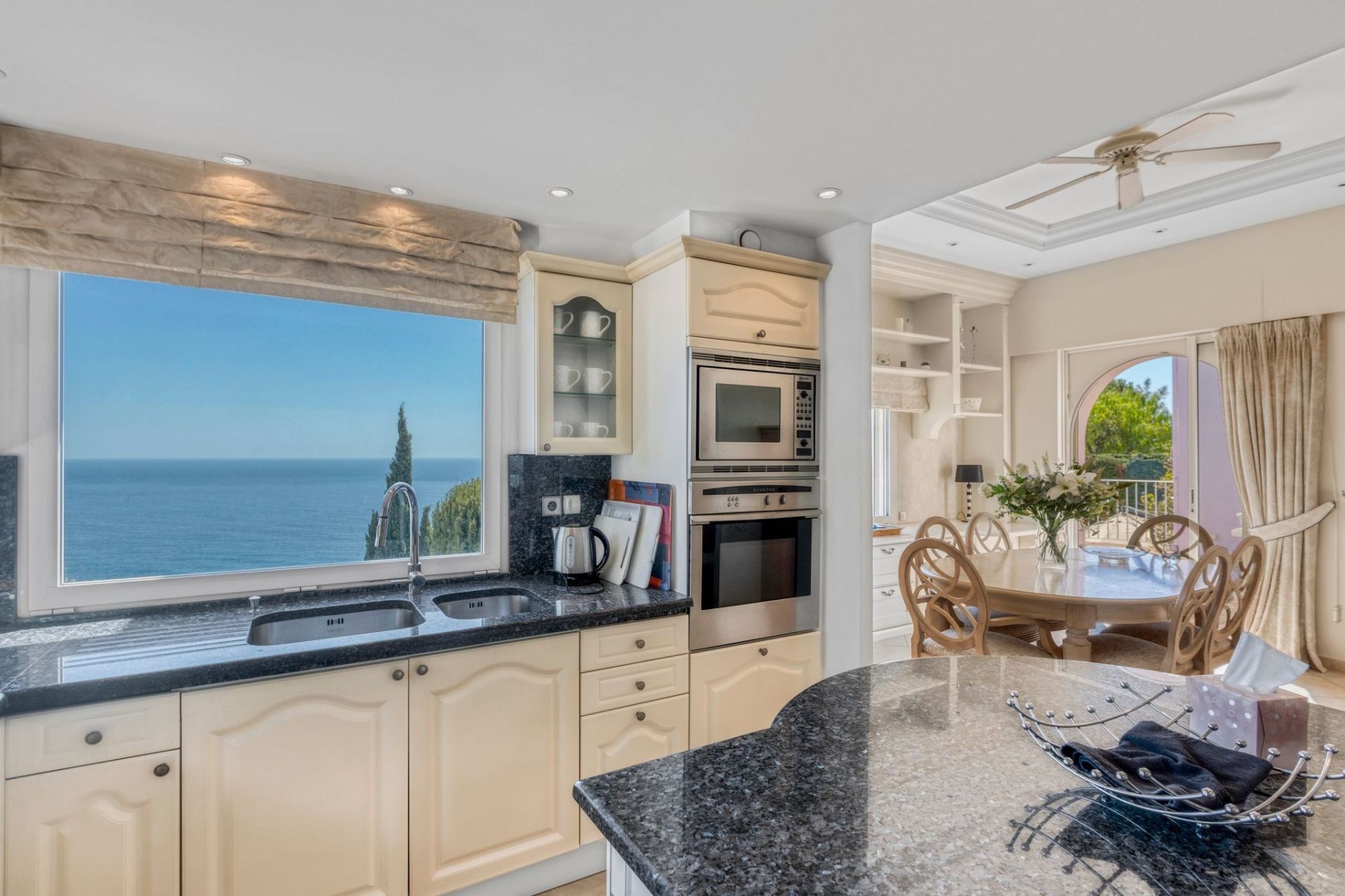 villa 6 Rooms for sale on THEOULE SUR MER (06590)