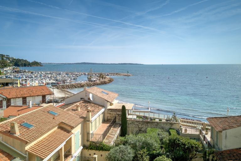 townhouse 6 Rooms for sale on CANNES (06400)