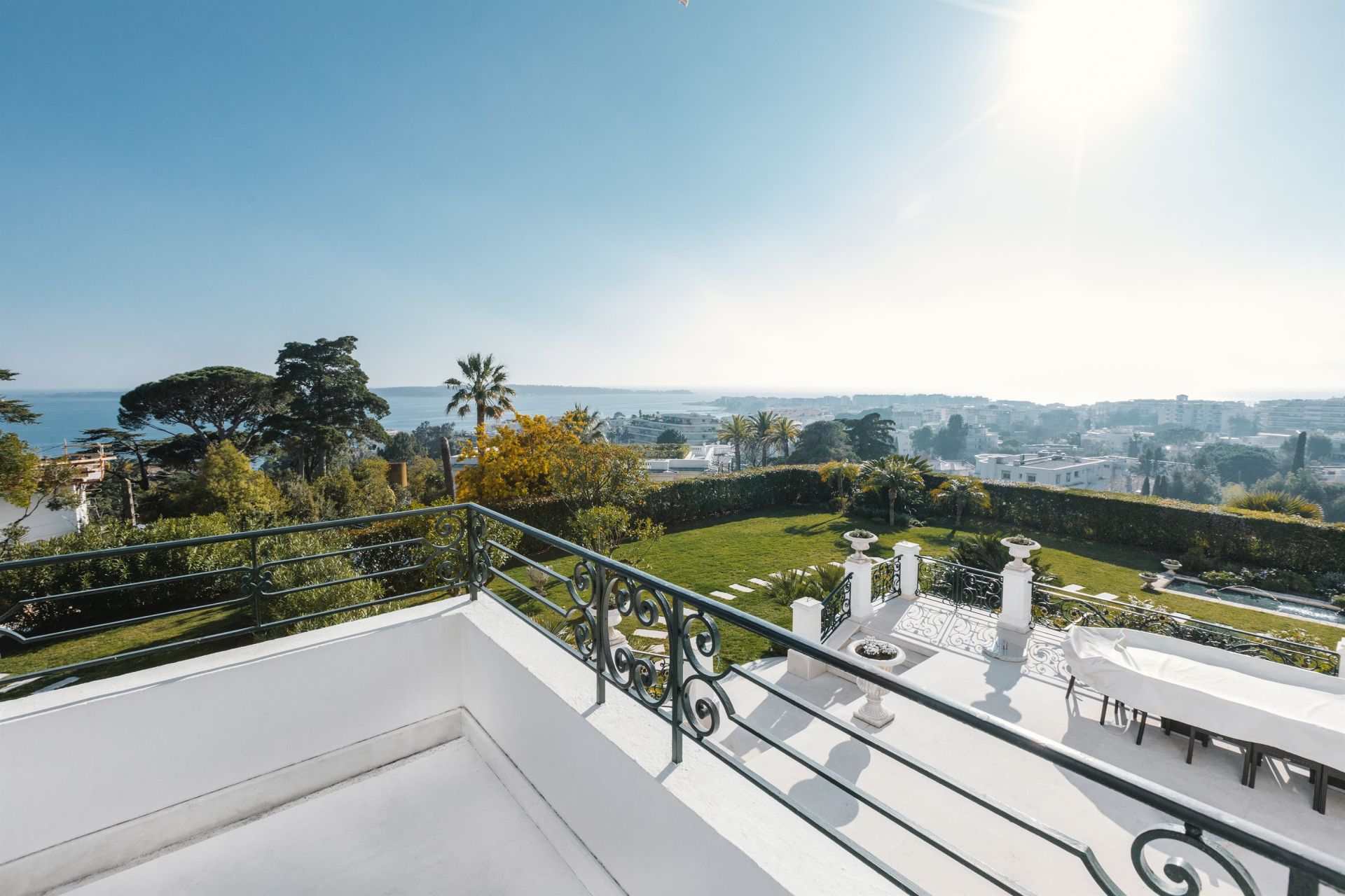 duplex 5 Rooms for sale on Cannes (06400)