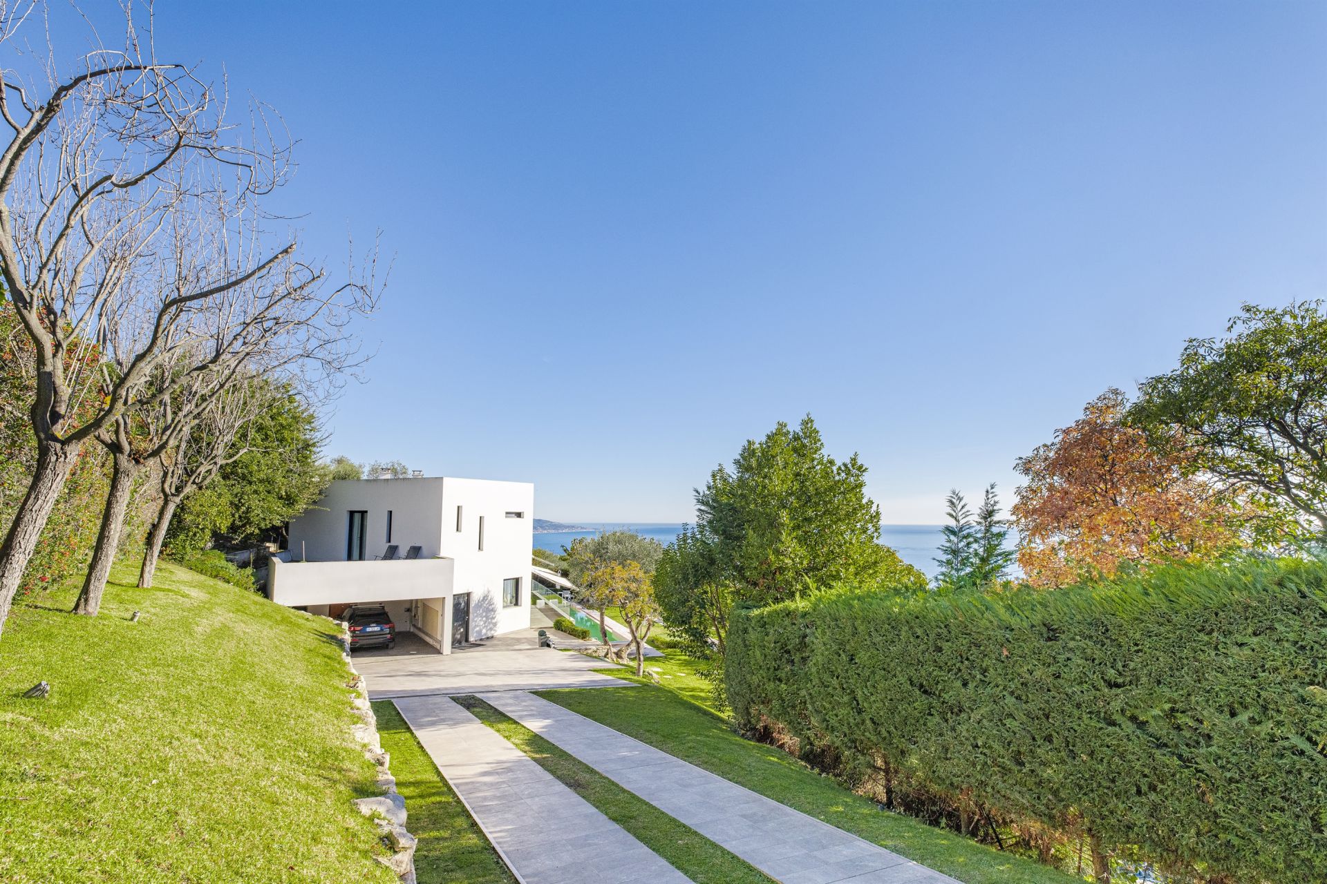 contemporary house 8 Rooms for sale on LA TURBIE (06320)