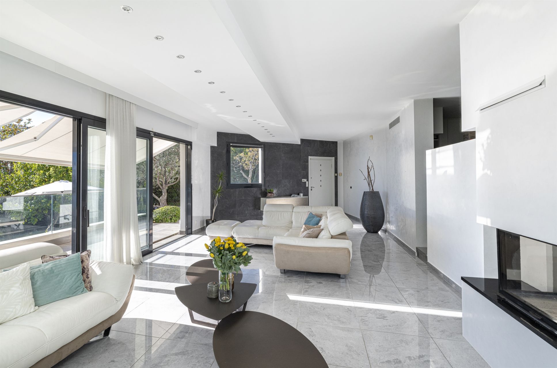 contemporary house 8 Rooms for sale on LA TURBIE (06320)