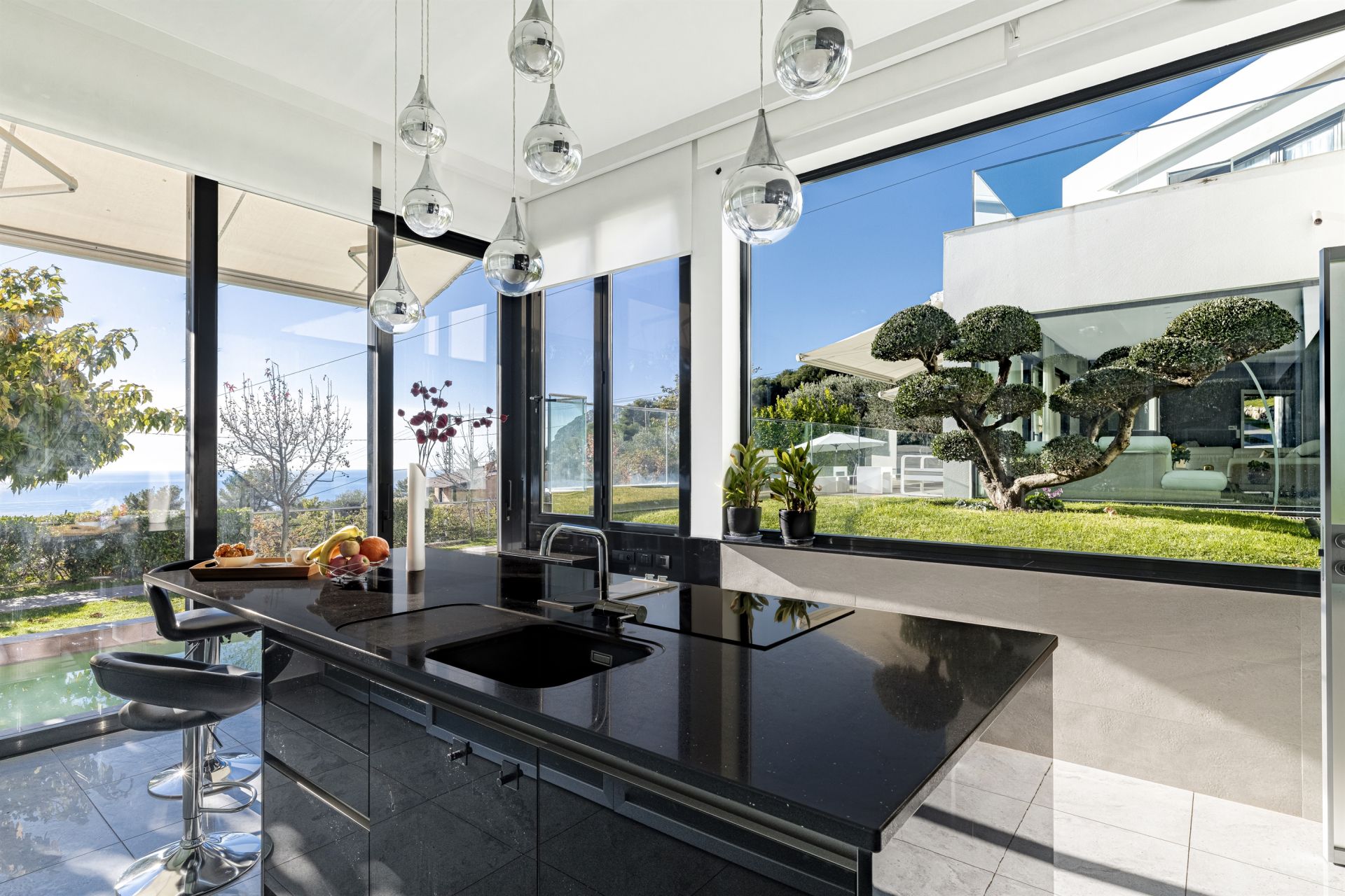 contemporary house 8 Rooms for sale on LA TURBIE (06320)