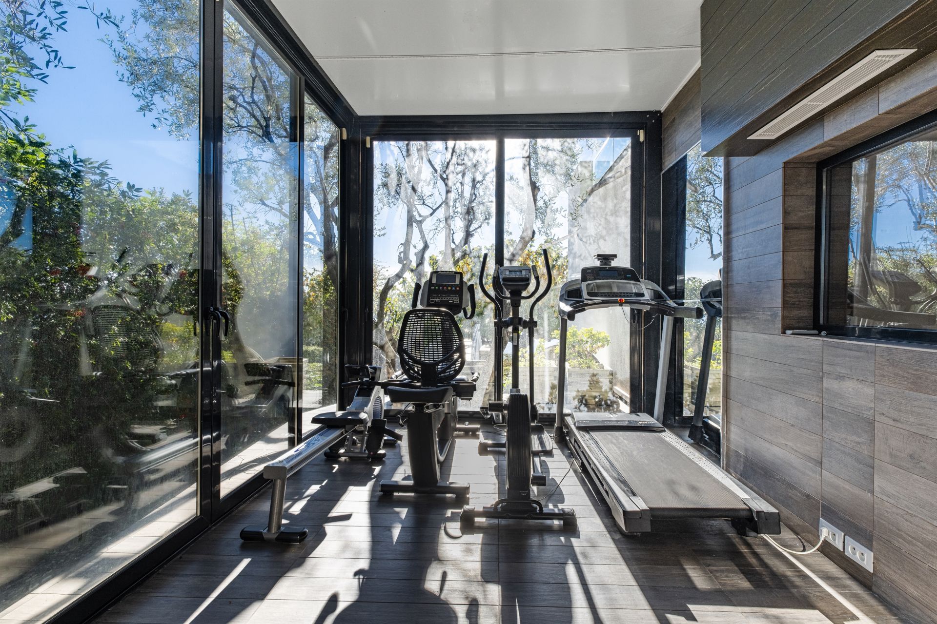 contemporary house 8 Rooms for sale on LA TURBIE (06320)