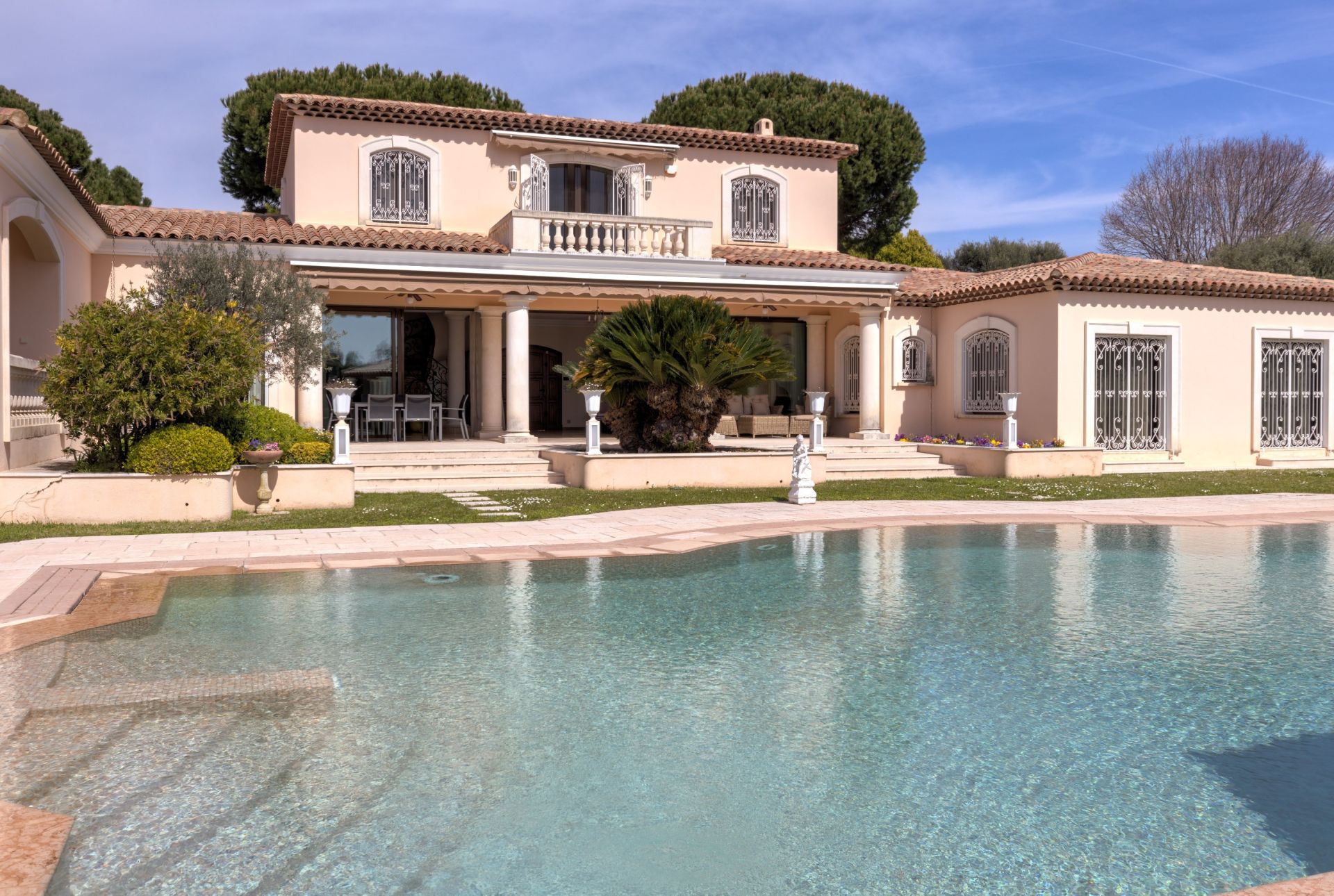 villa 7 Pièces en vente sur CAP D ANTIBES (06160)