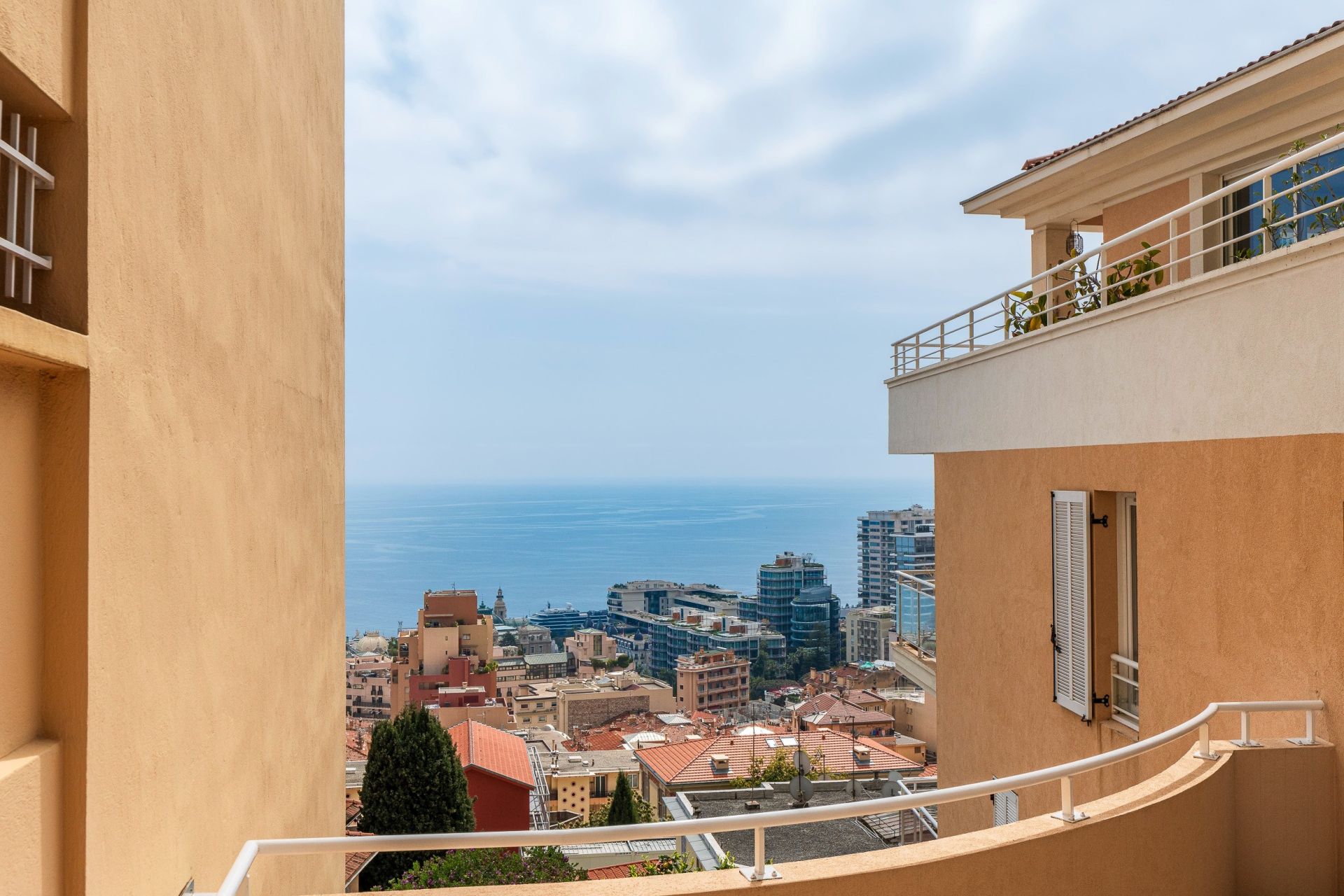 apartment 2 Rooms for sale on BEAUSOLEIL (06240)