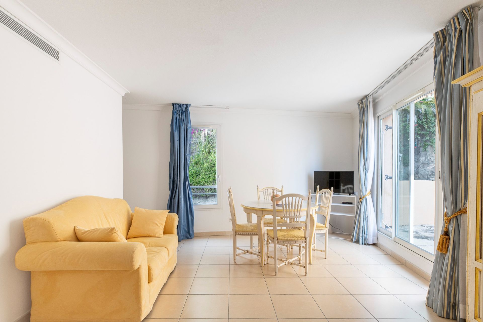 apartment 2 Rooms for sale on BEAUSOLEIL (06240)