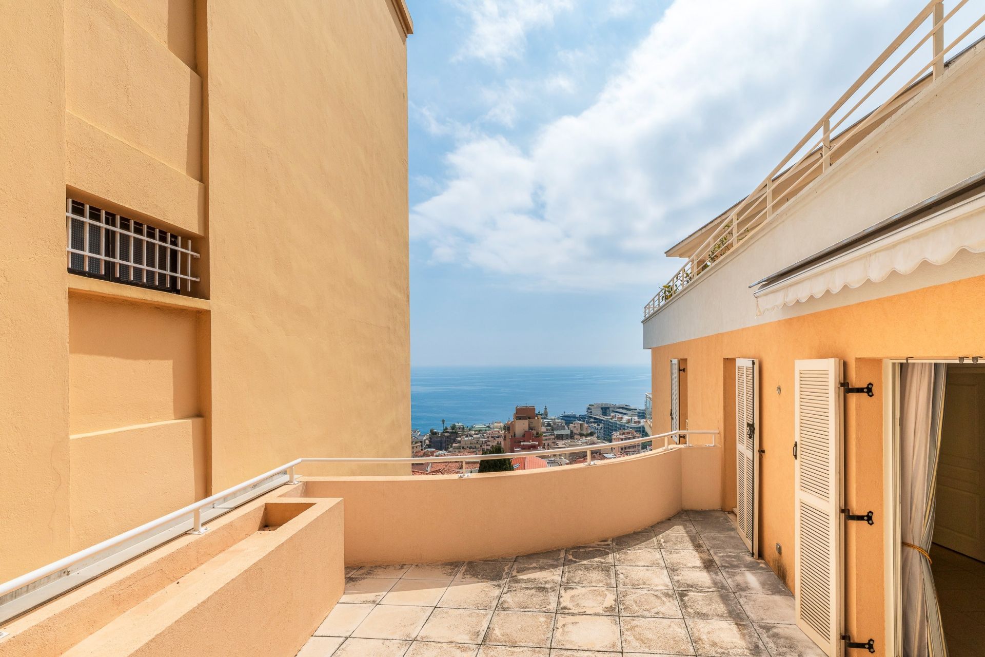 apartment 2 Rooms for sale on BEAUSOLEIL (06240)