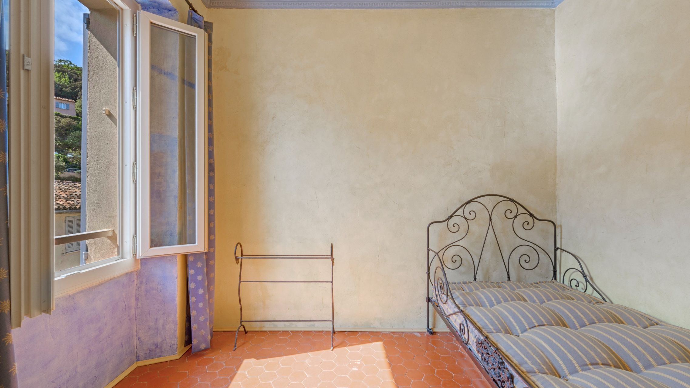 apartment 4 Rooms for sale on RAMATUELLE (83350)