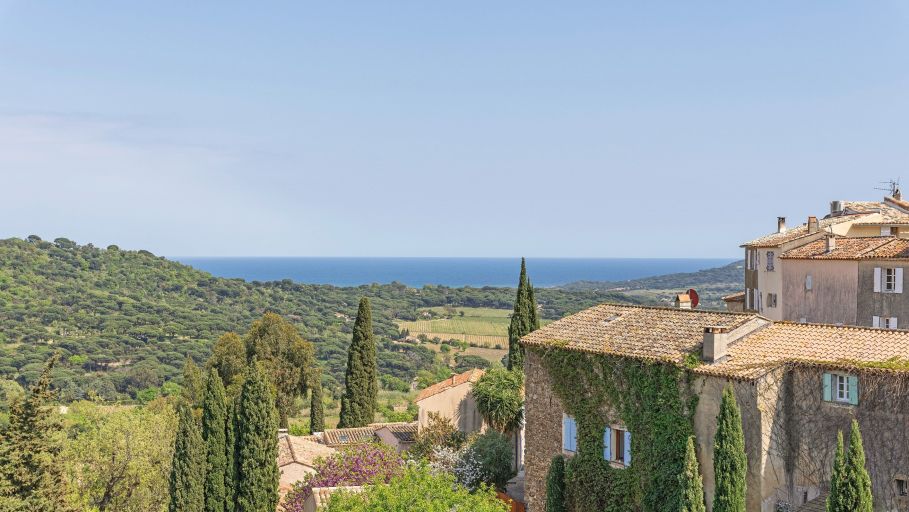 apartment 4 Rooms for sale on RAMATUELLE (83350)