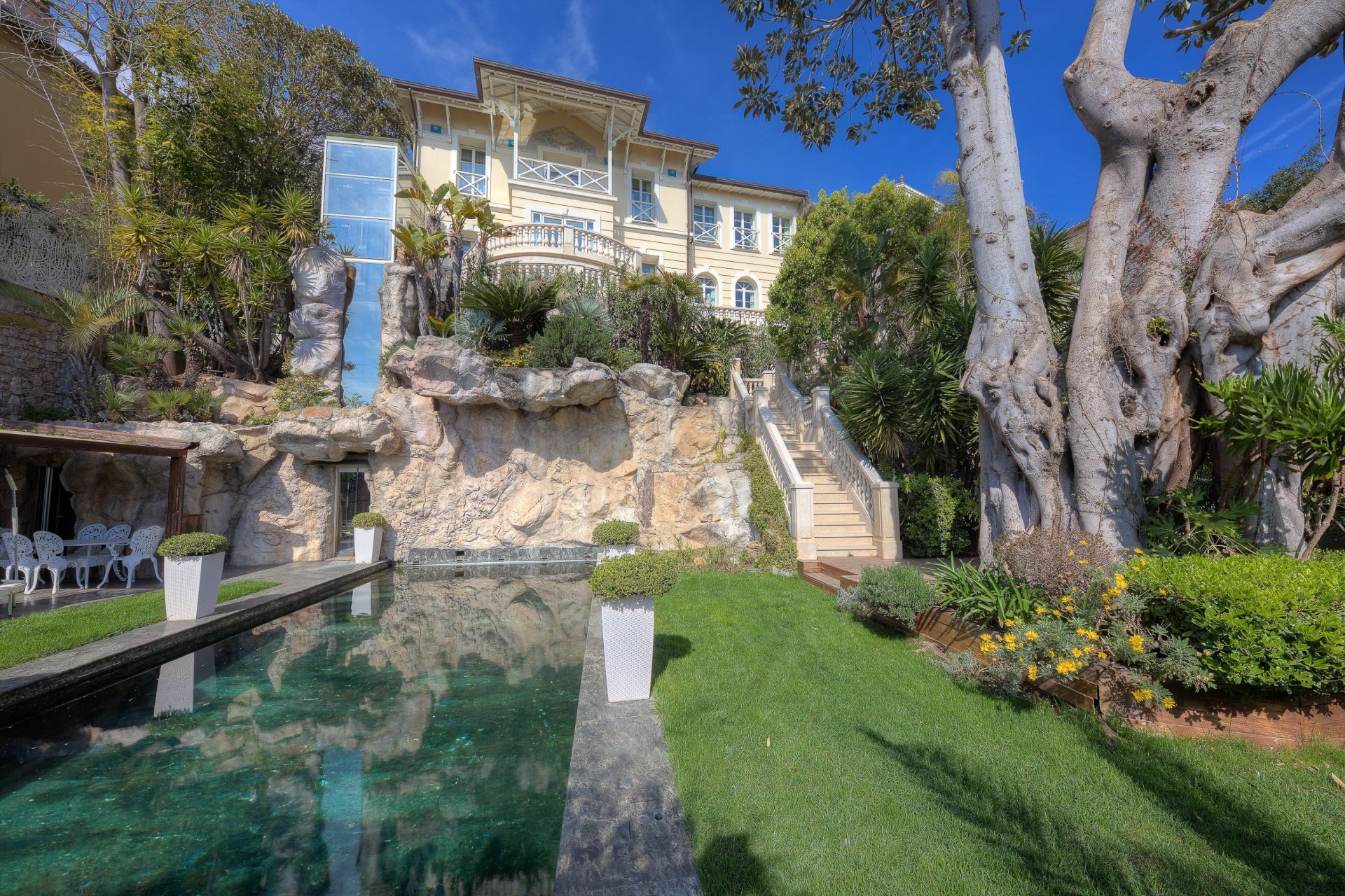 maison de maître 7 Pièces en vente sur ROQUEBRUNE CAP MARTIN (06190)