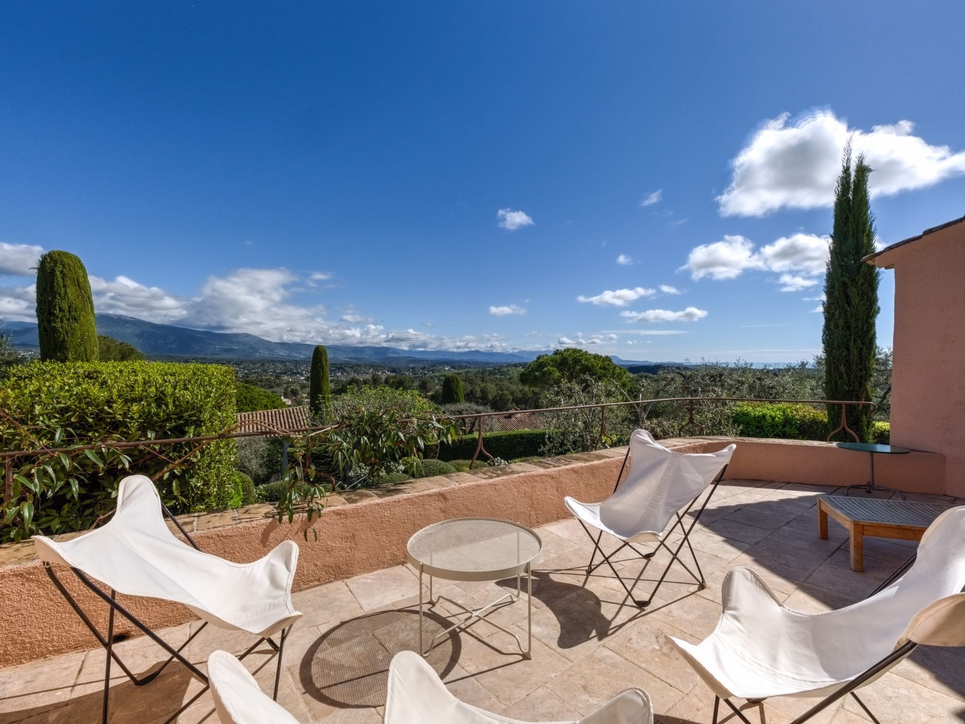 villa 6 Pièces en vente sur MOUANS SARTOUX (06370)