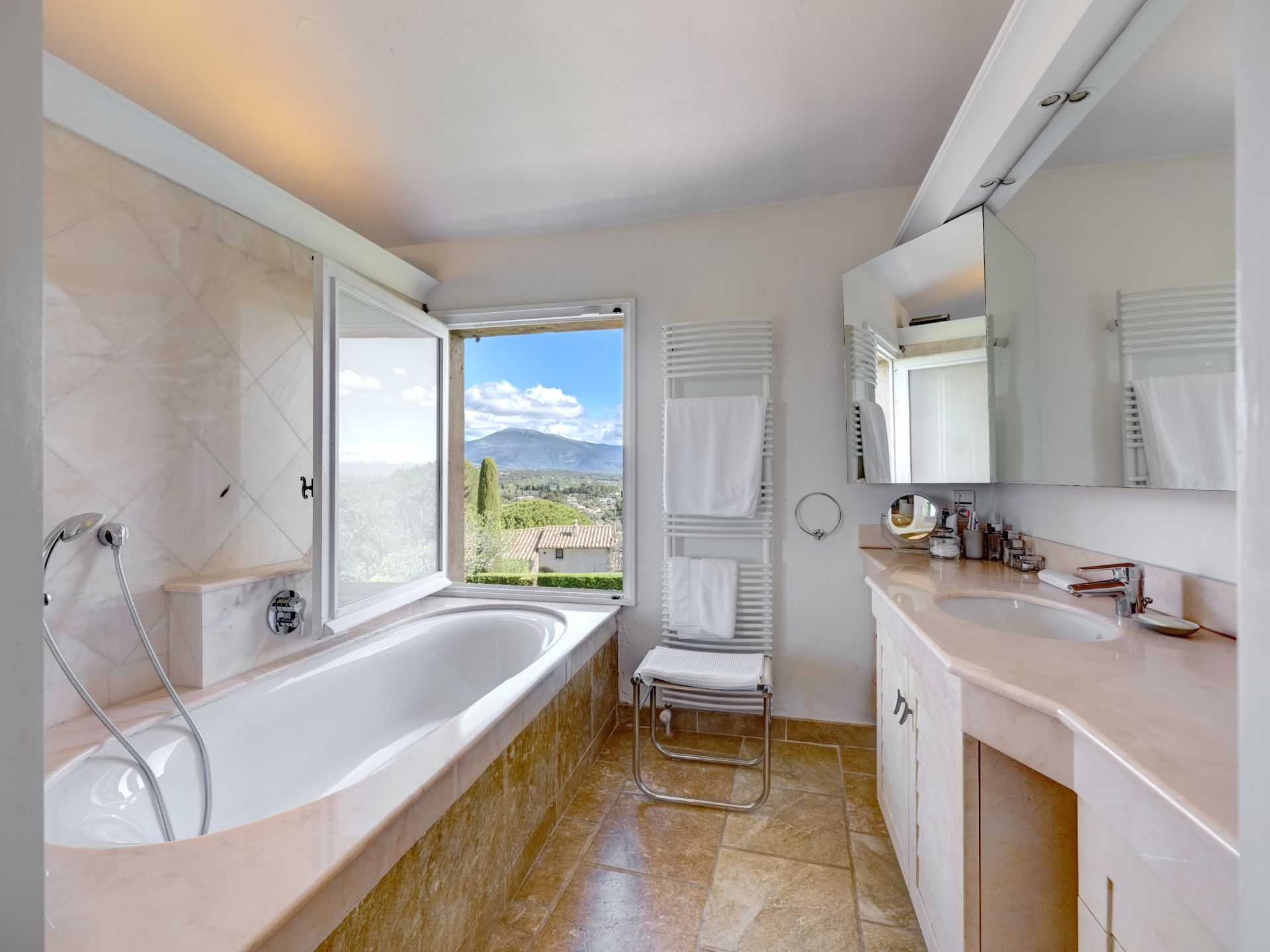 villa 6 Pièces en vente sur MOUANS SARTOUX (06370)