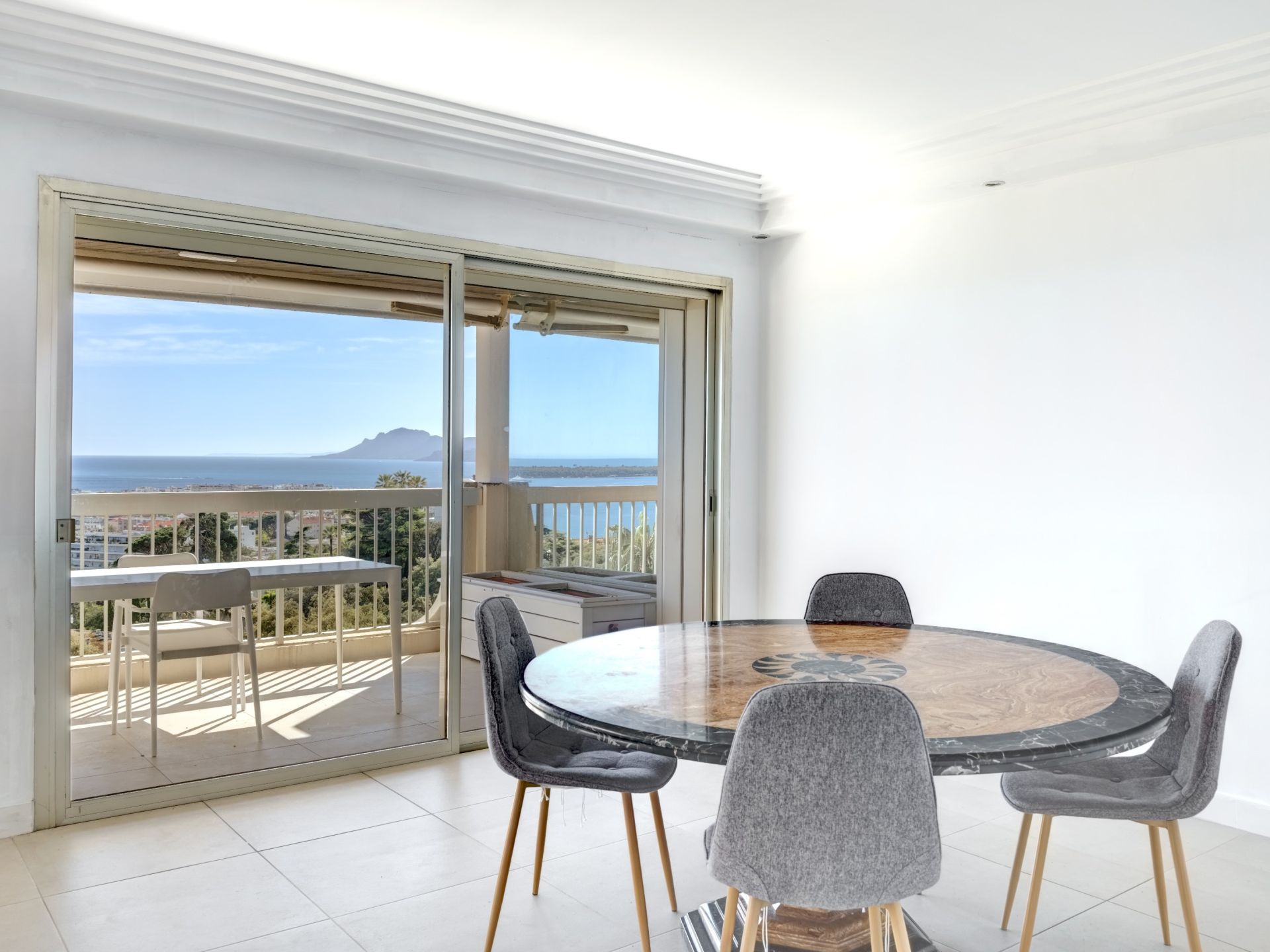 penthouse 4 Rooms for sale on CANNES (06400)