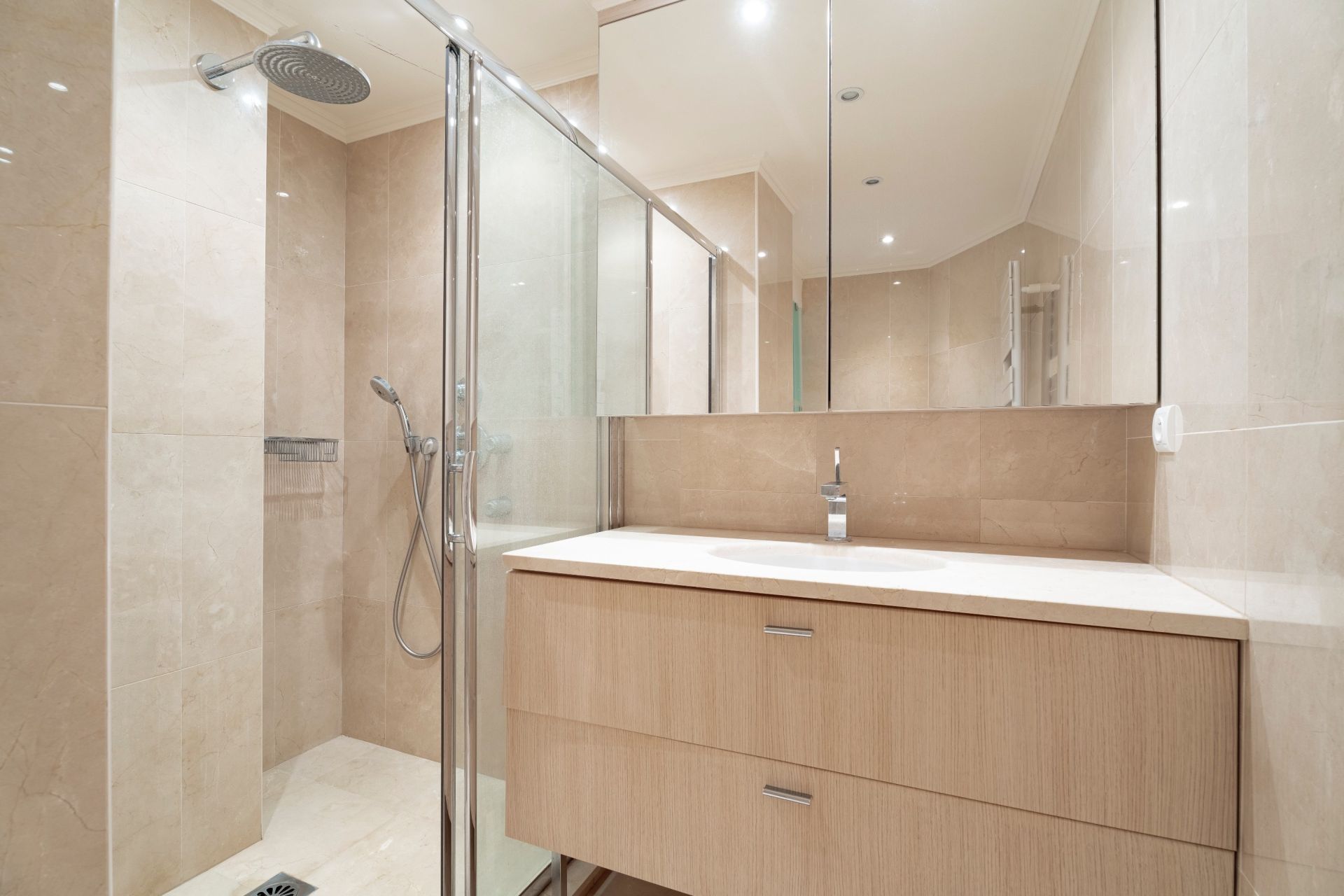 penthouse 4 Rooms for sale on CANNES (06400)