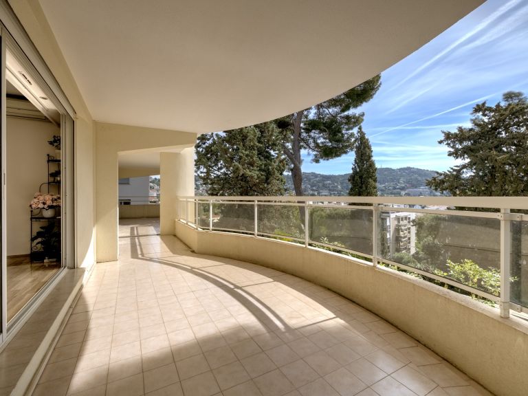 apartment 3 Rooms for sale on LE CANNET (06110)