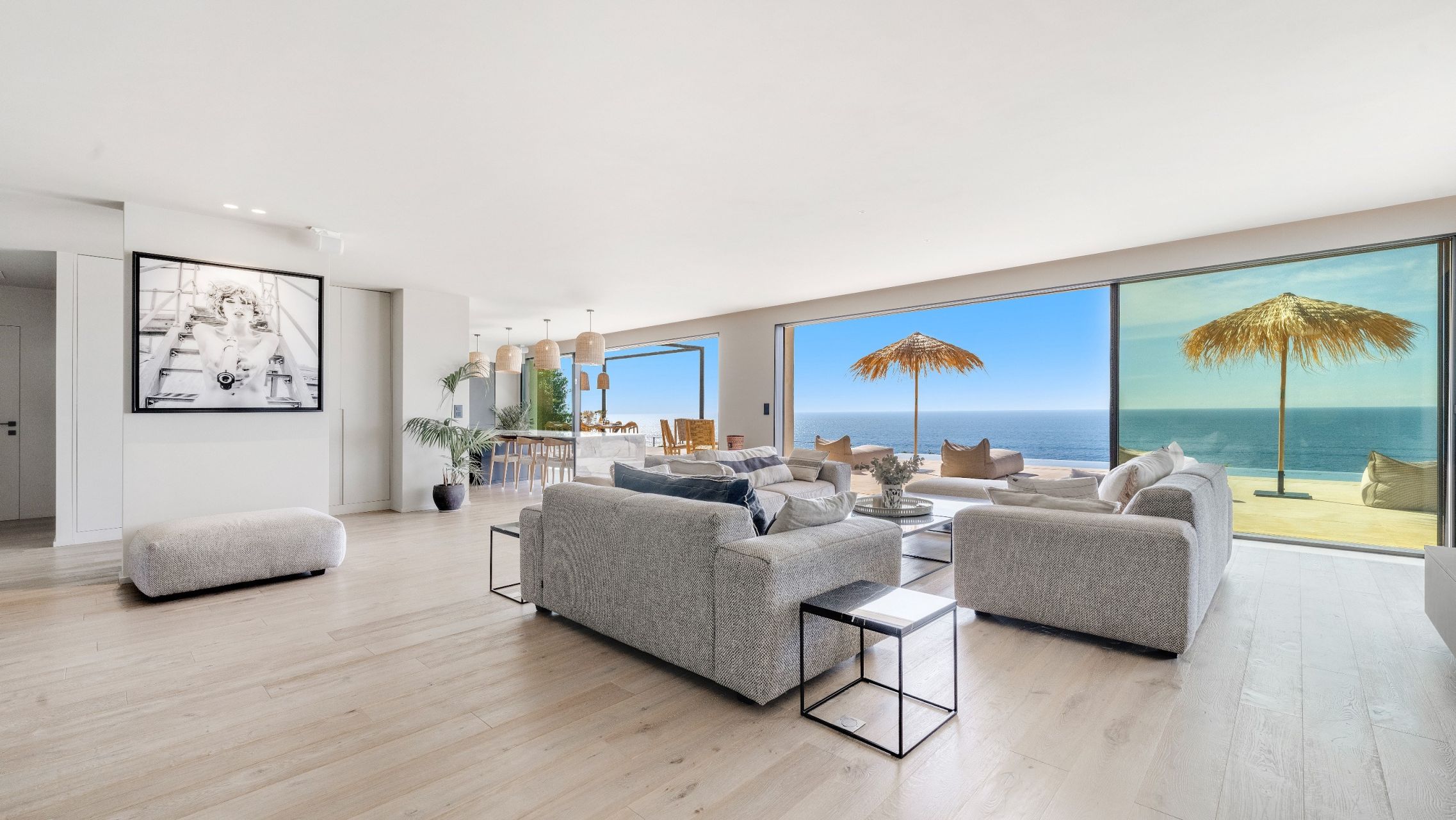 villa 9 Rooms for sale on LES ISSAMBRES (83380)