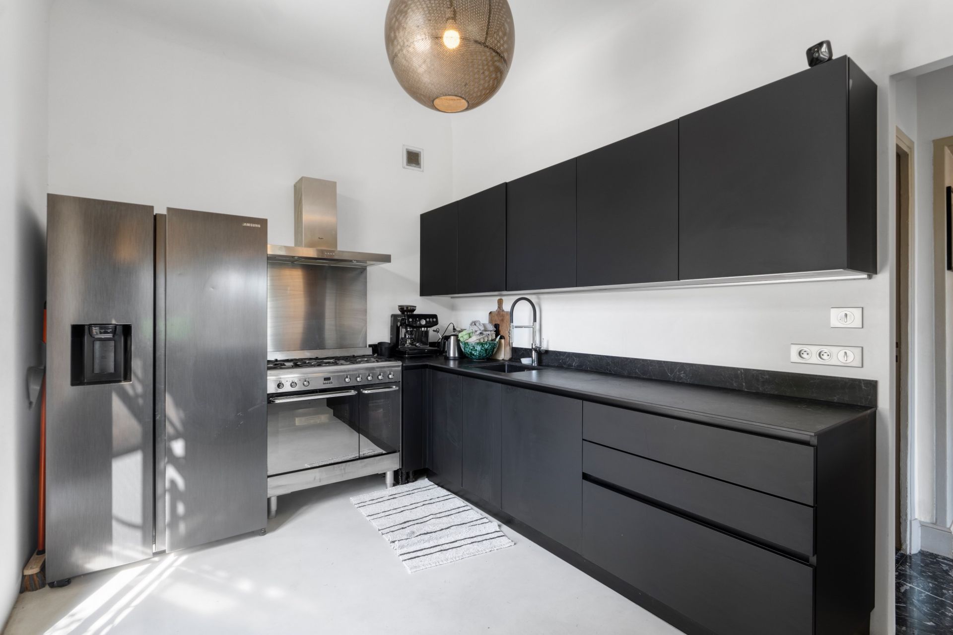 villa 6 Rooms for sale on VILLEFRANCHE SUR MER (06230)