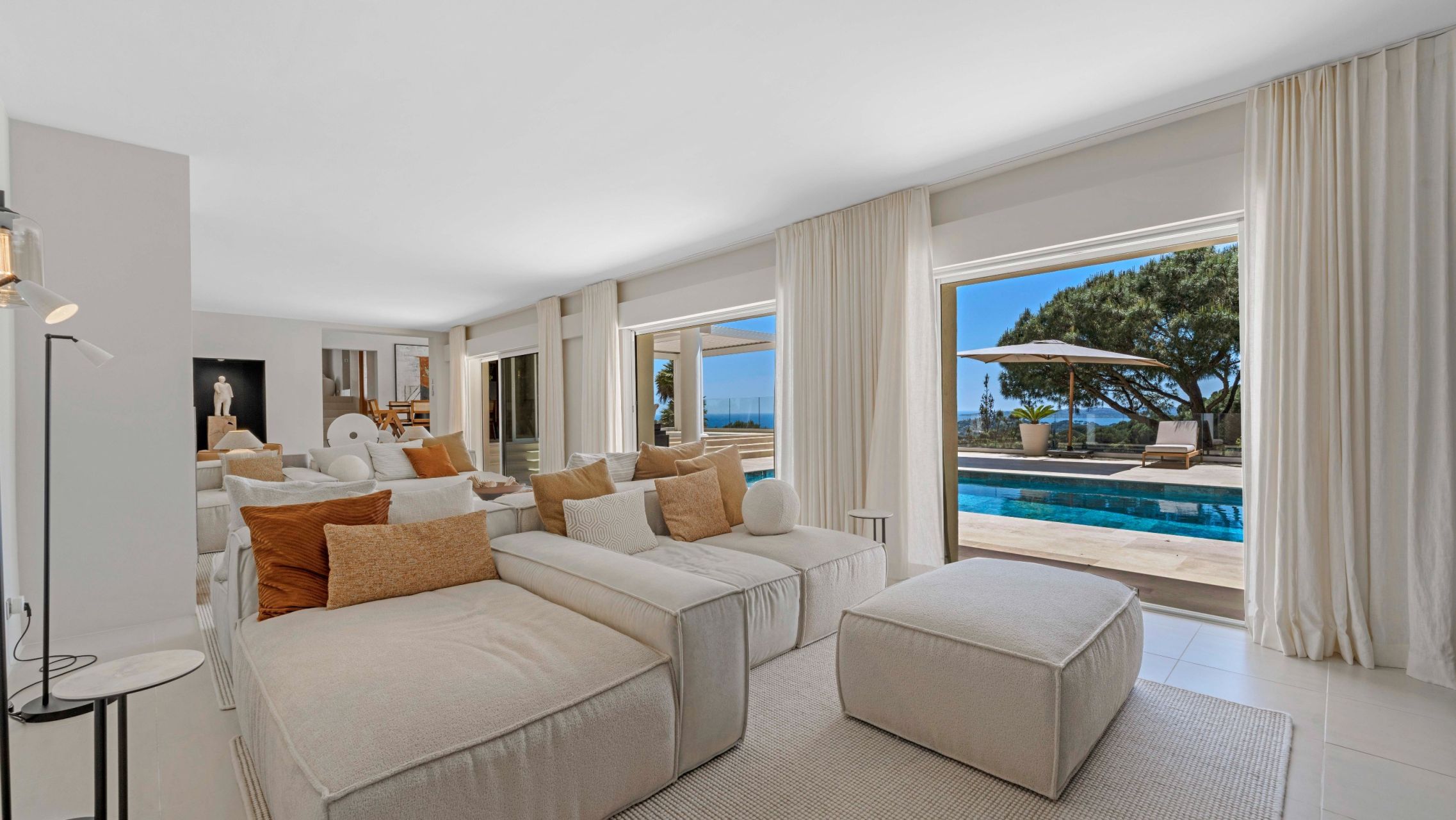 contemporary house 7 Rooms for sale on STE MAXIME (83120)