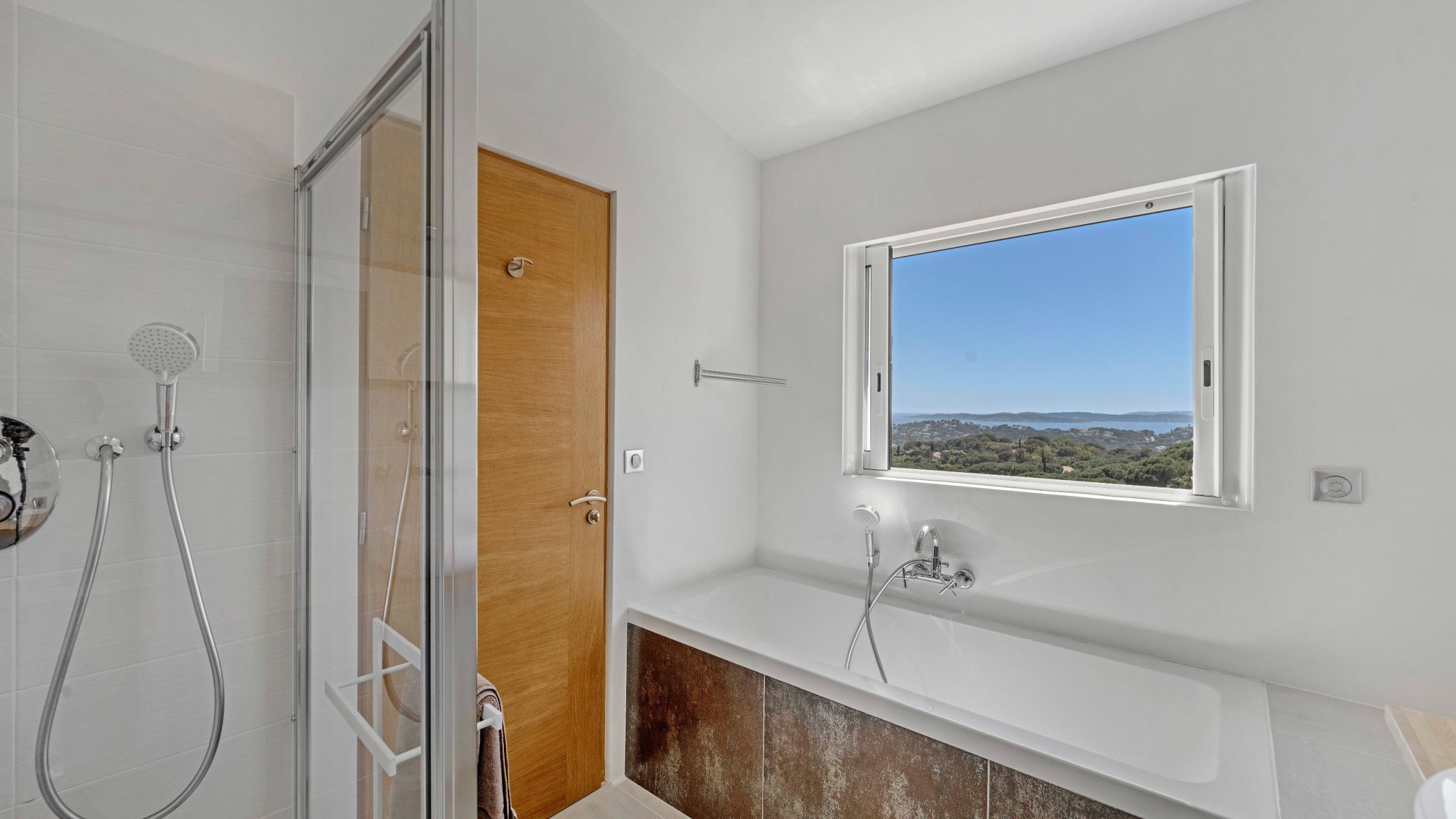 contemporary house 7 Rooms for sale on STE MAXIME (83120)