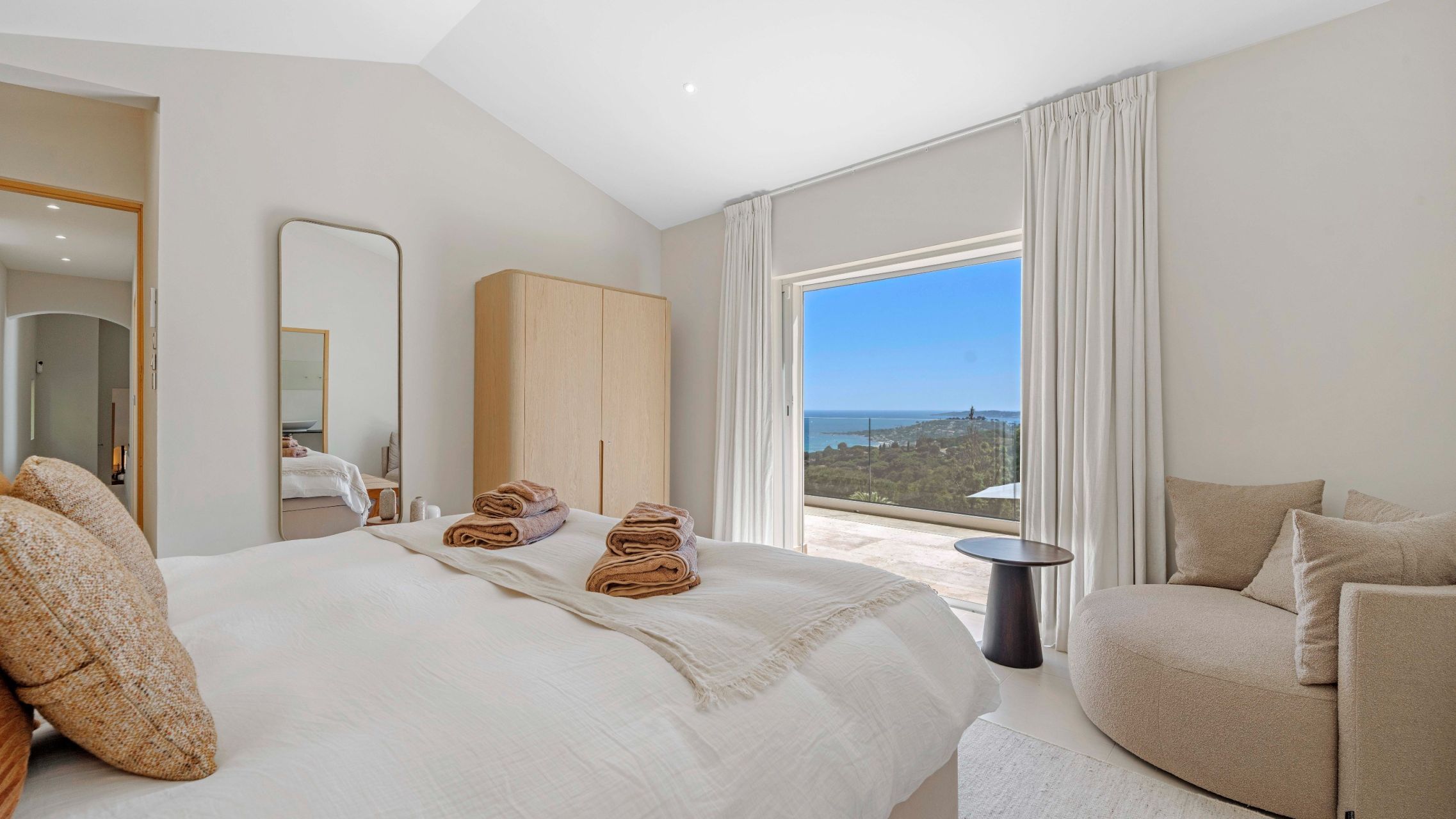 contemporary house 7 Rooms for sale on STE MAXIME (83120)