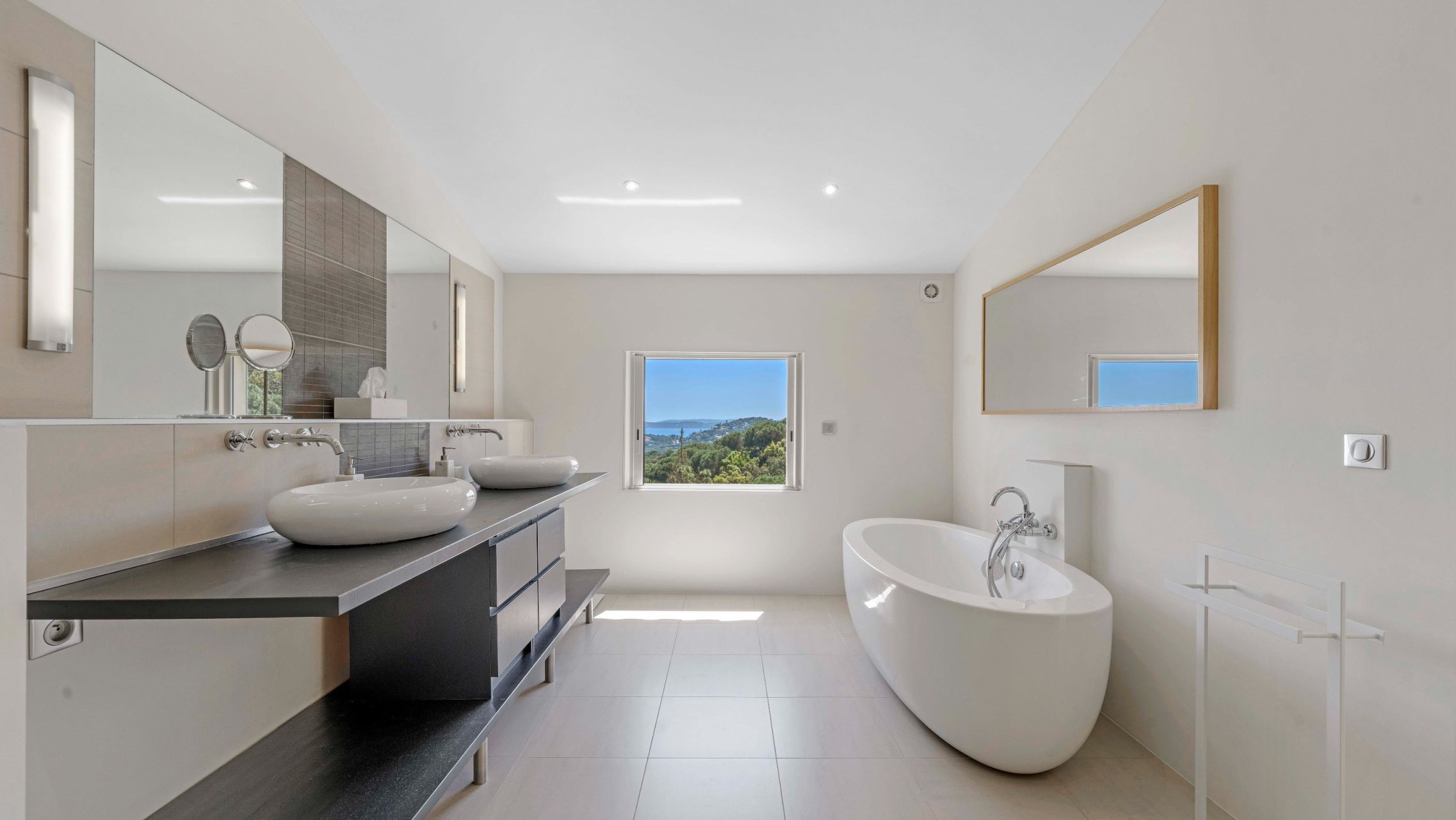 maison contemporaine 7 Pièces en vente sur STE MAXIME (83120)