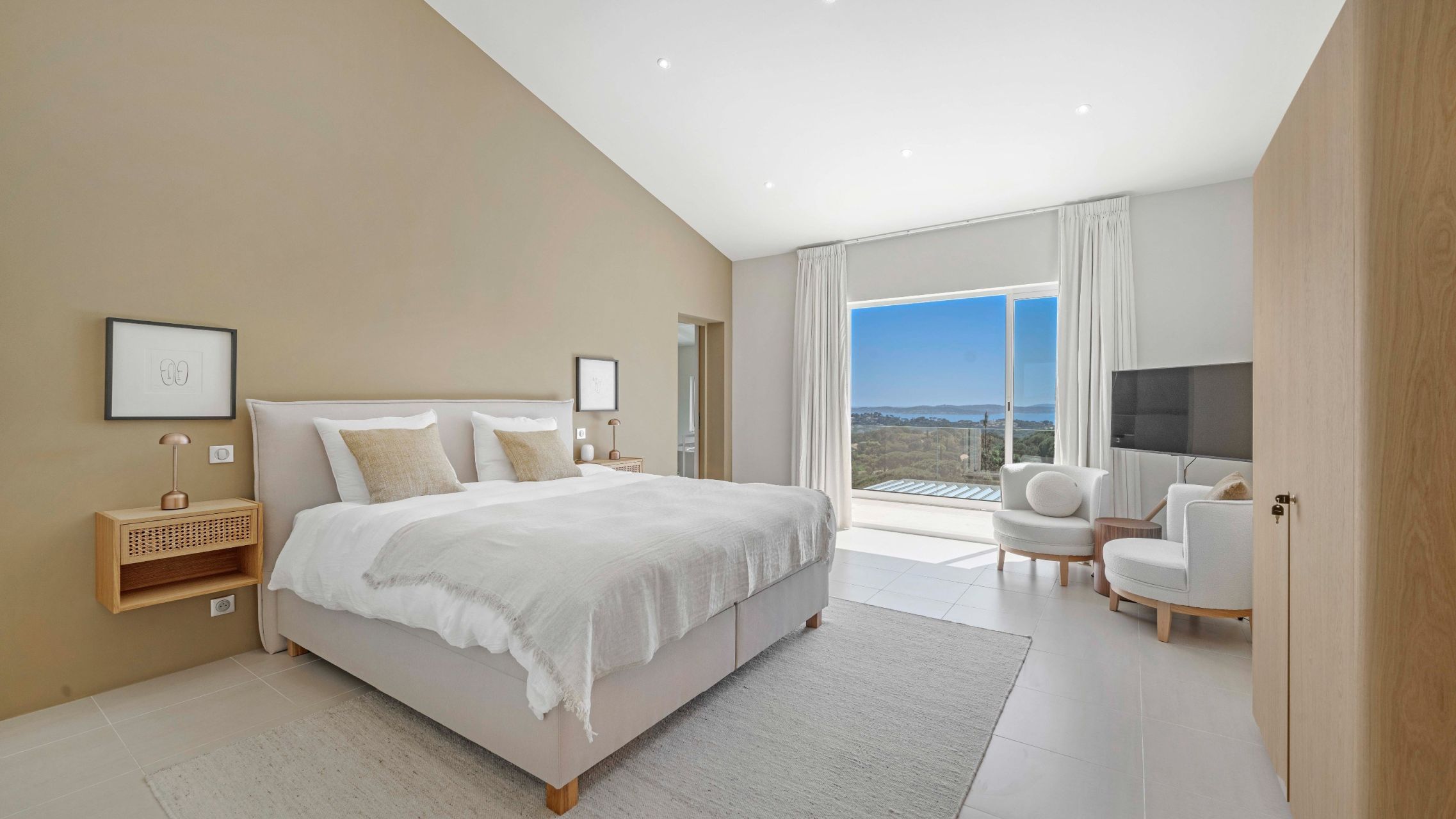 contemporary house 7 Rooms for sale on STE MAXIME (83120)