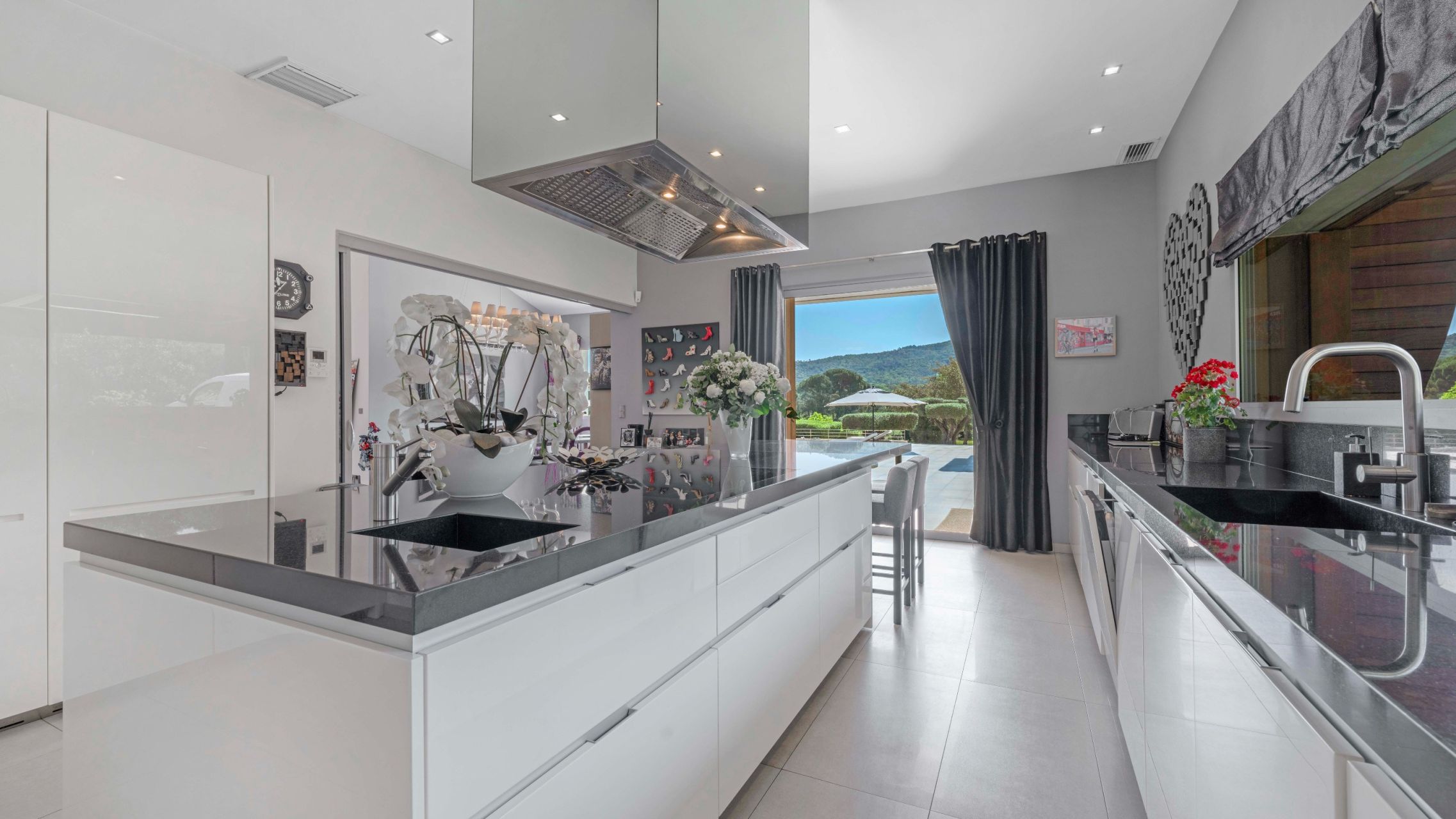 villa 12 Rooms for sale on LE PLAN DE LA TOUR (83120)