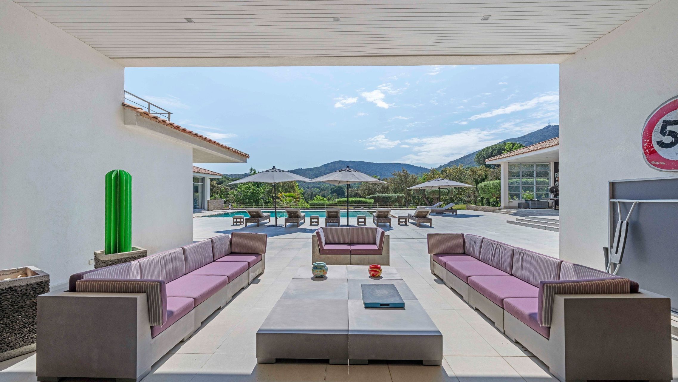 villa 12 Rooms for sale on LE PLAN DE LA TOUR (83120)