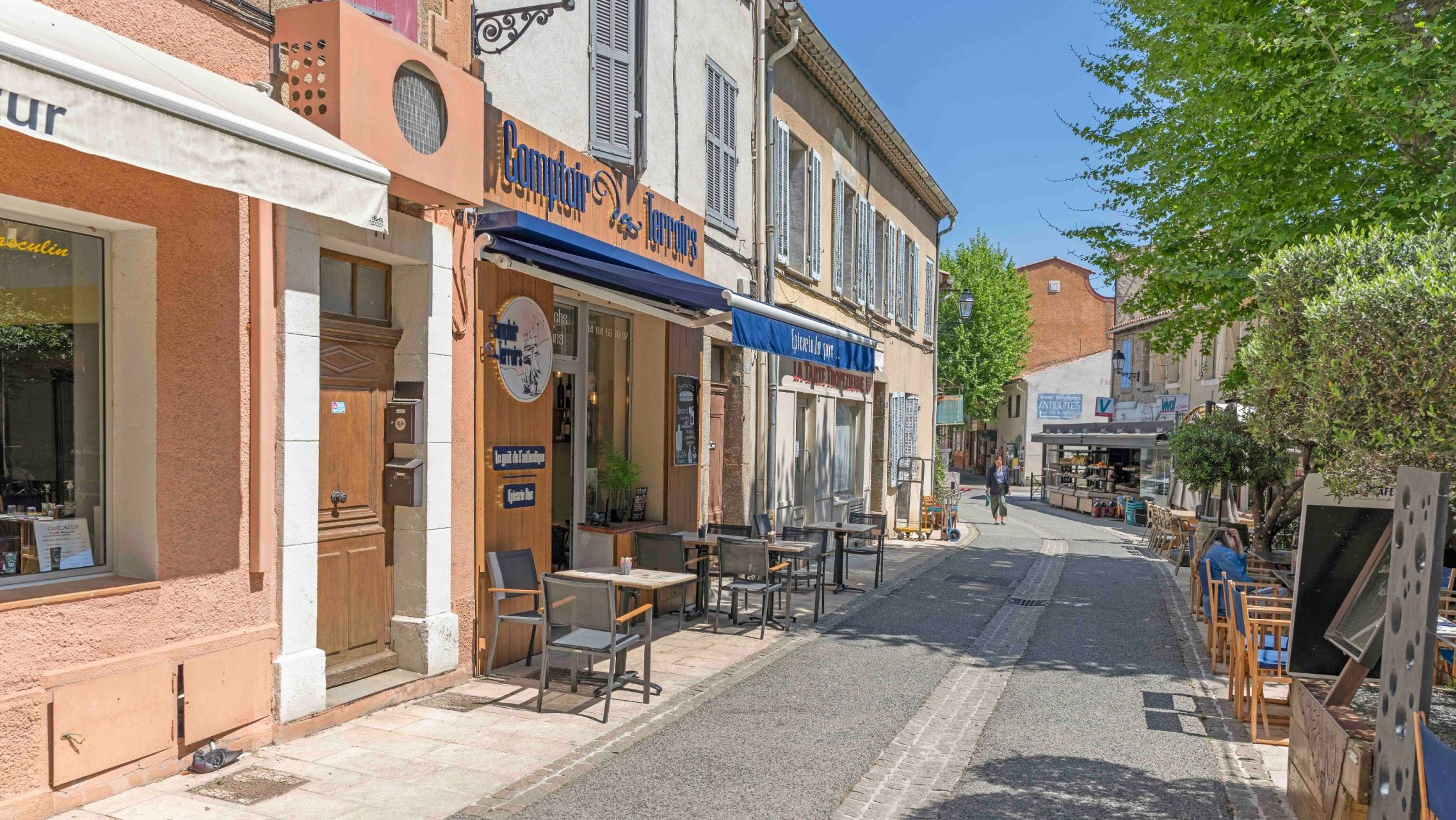 villa 12 Rooms for sale on LE PLAN DE LA TOUR (83120)