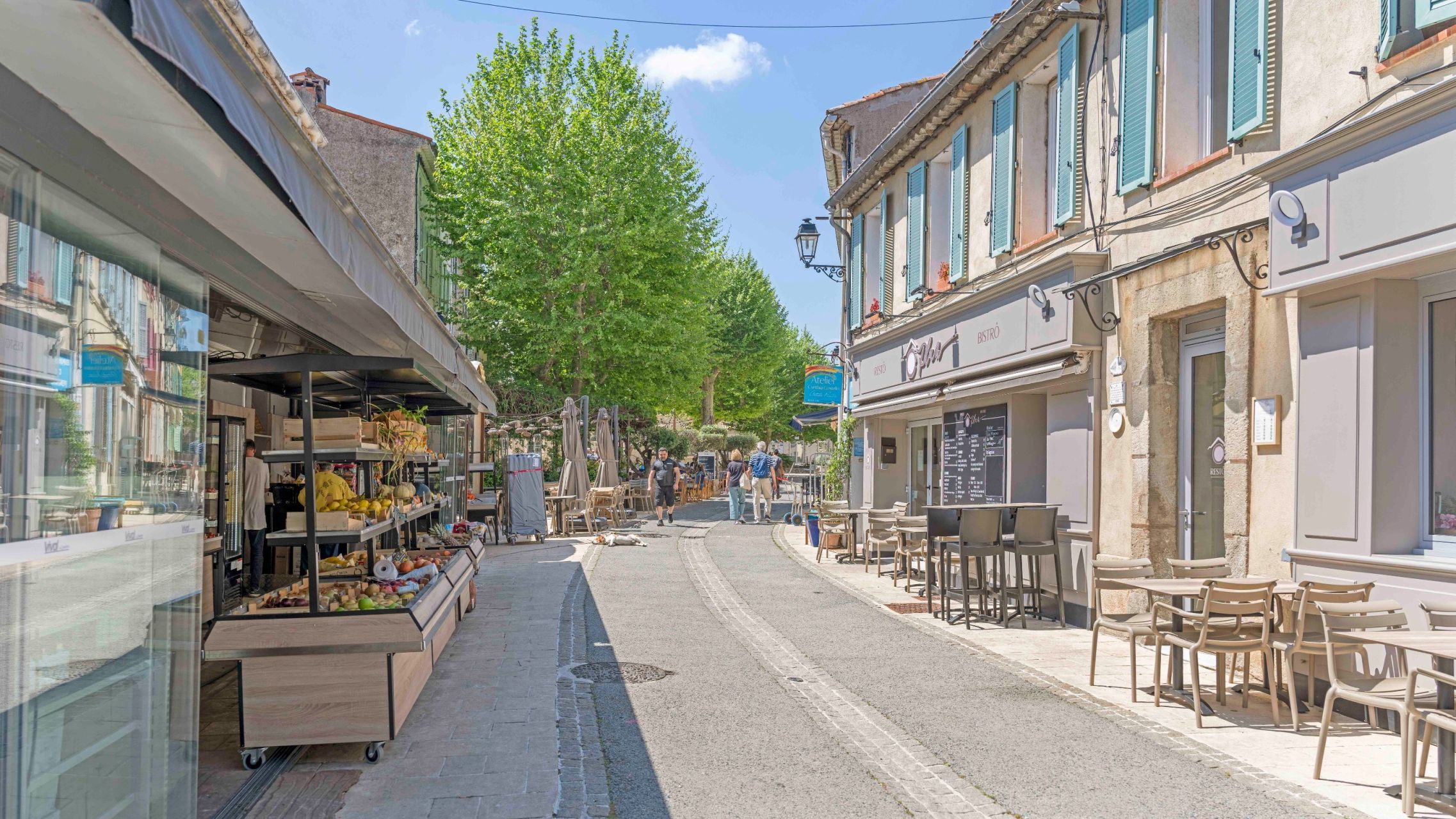 villa 12 Rooms for sale on LE PLAN DE LA TOUR (83120)