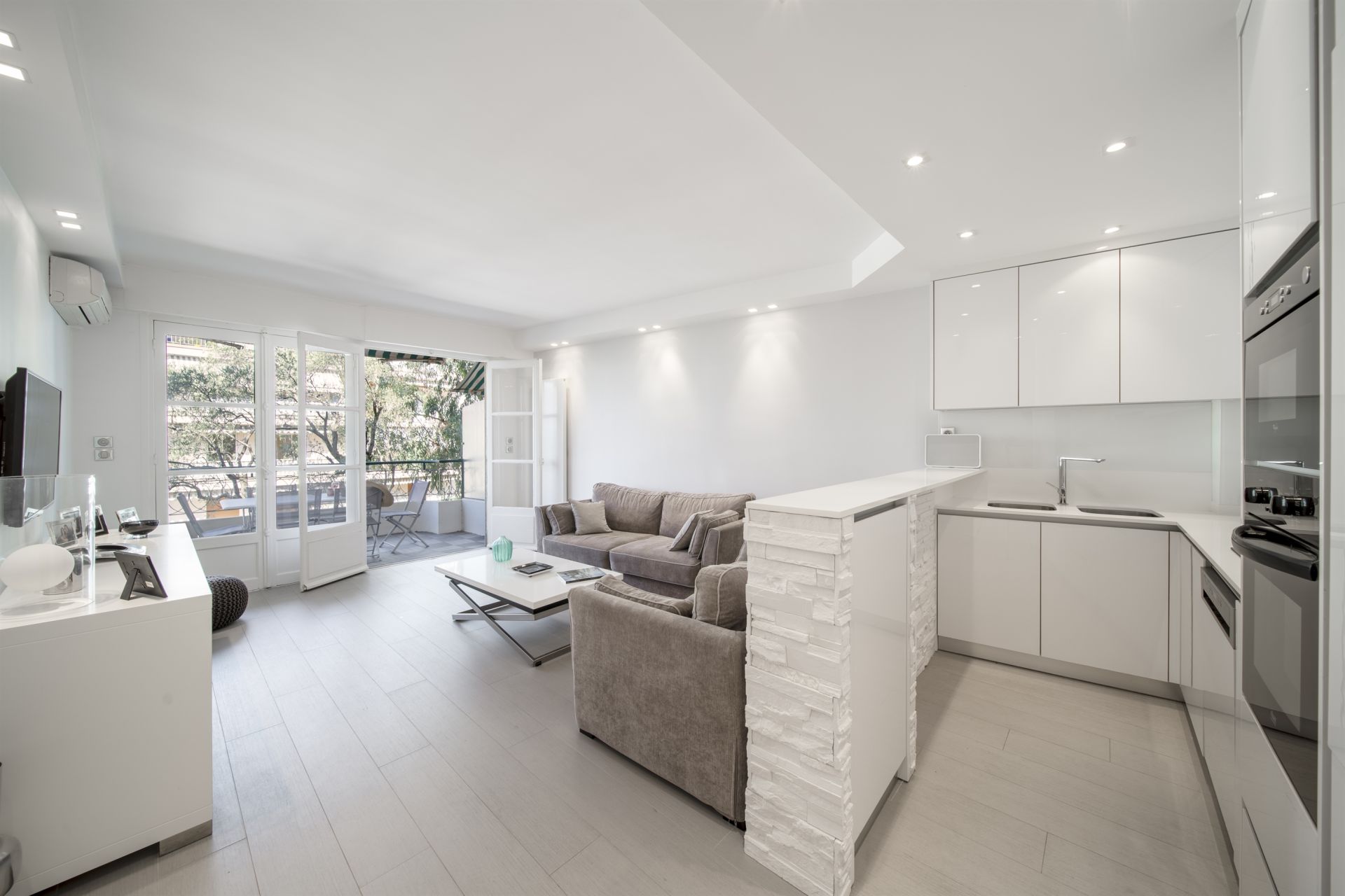 apartment 2 Rooms for sale on CANNES (06400)