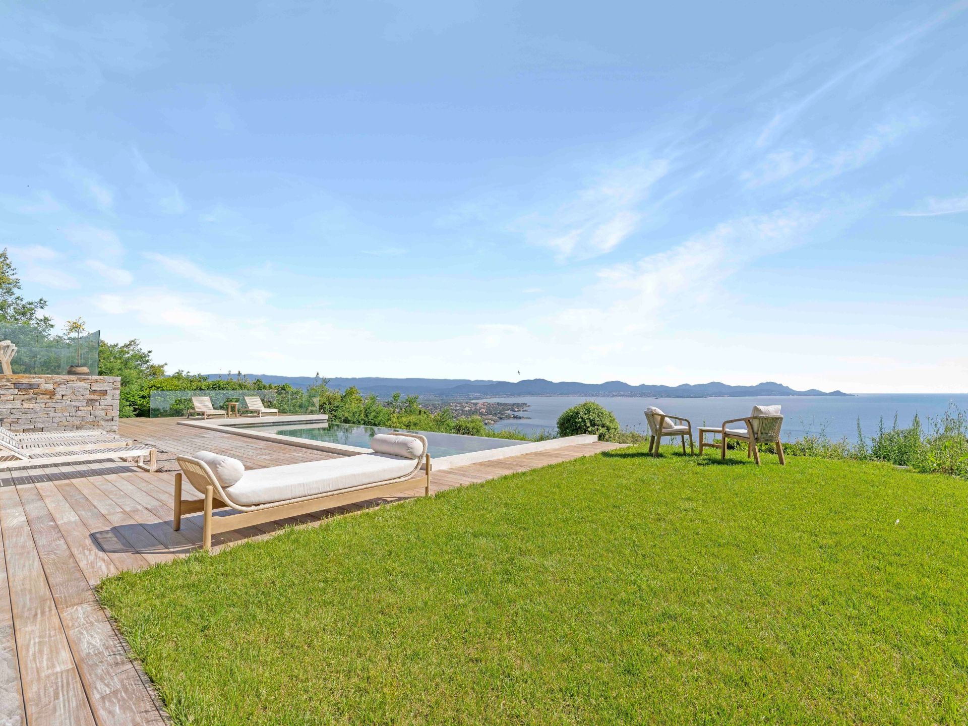villa 7 Pièces en vente sur LES ISSAMBRES (83380)