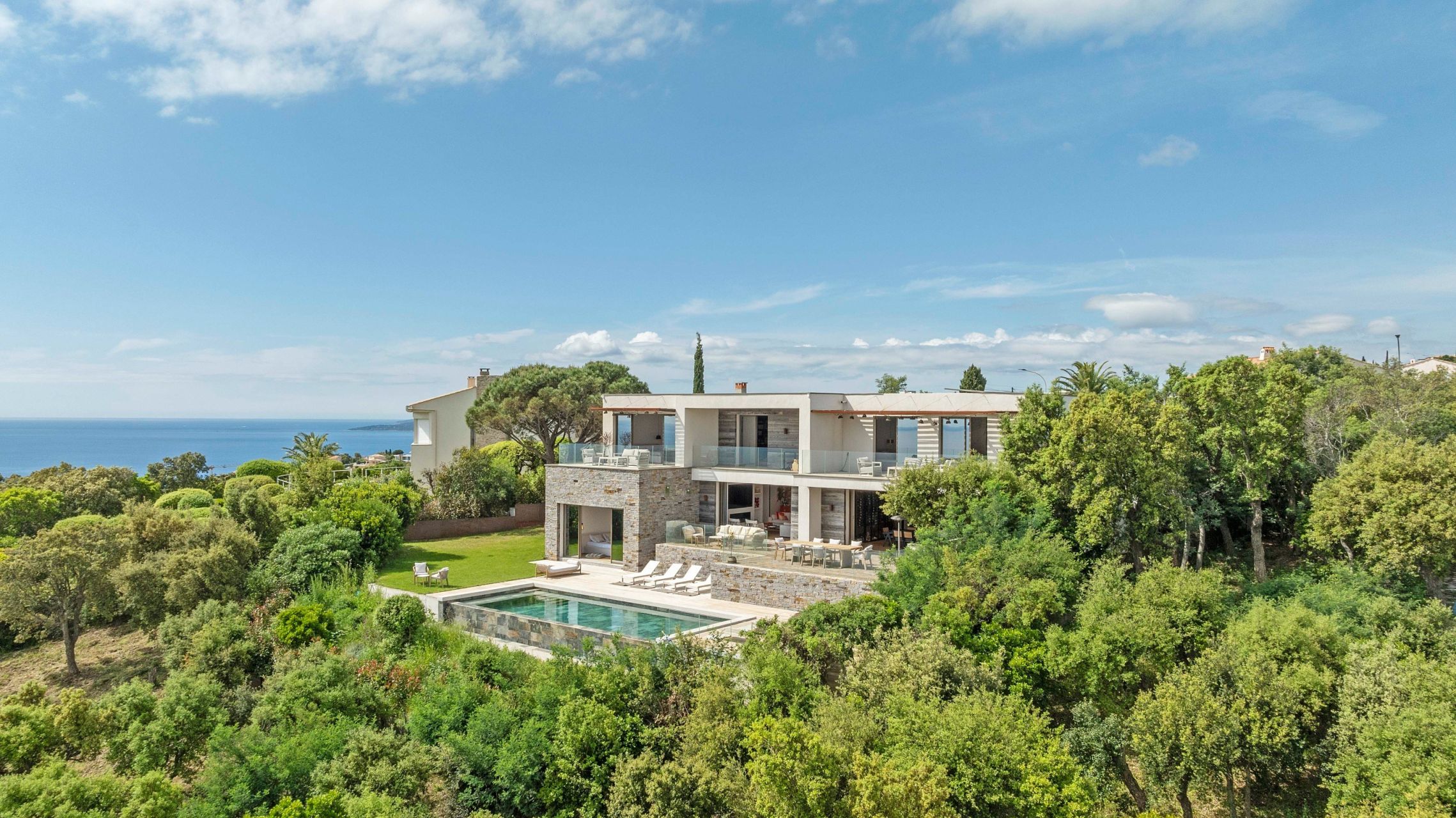 villa 7 Pièces en vente sur LES ISSAMBRES (83380)