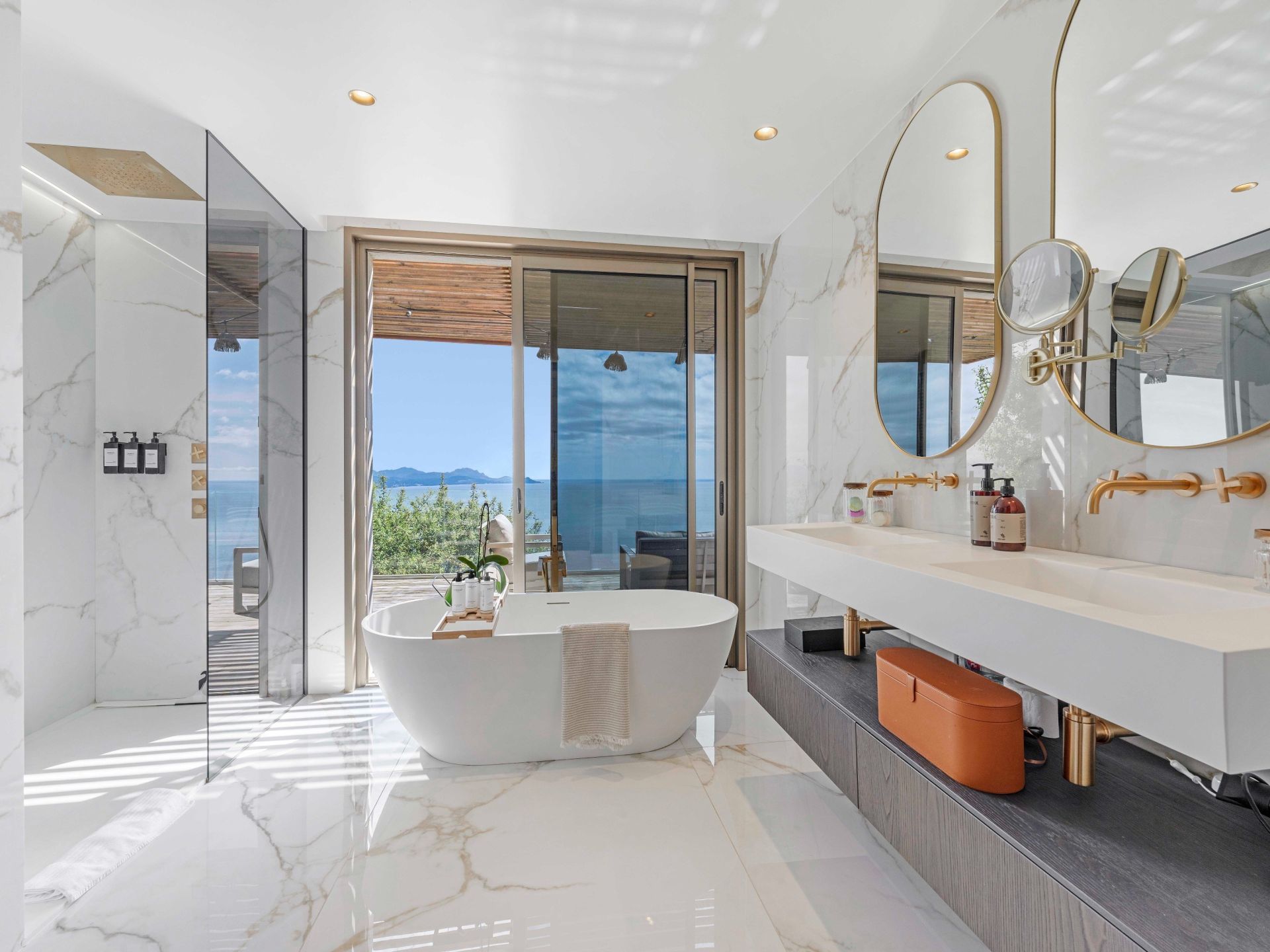 villa 7 Pièces en vente sur LES ISSAMBRES (83380)