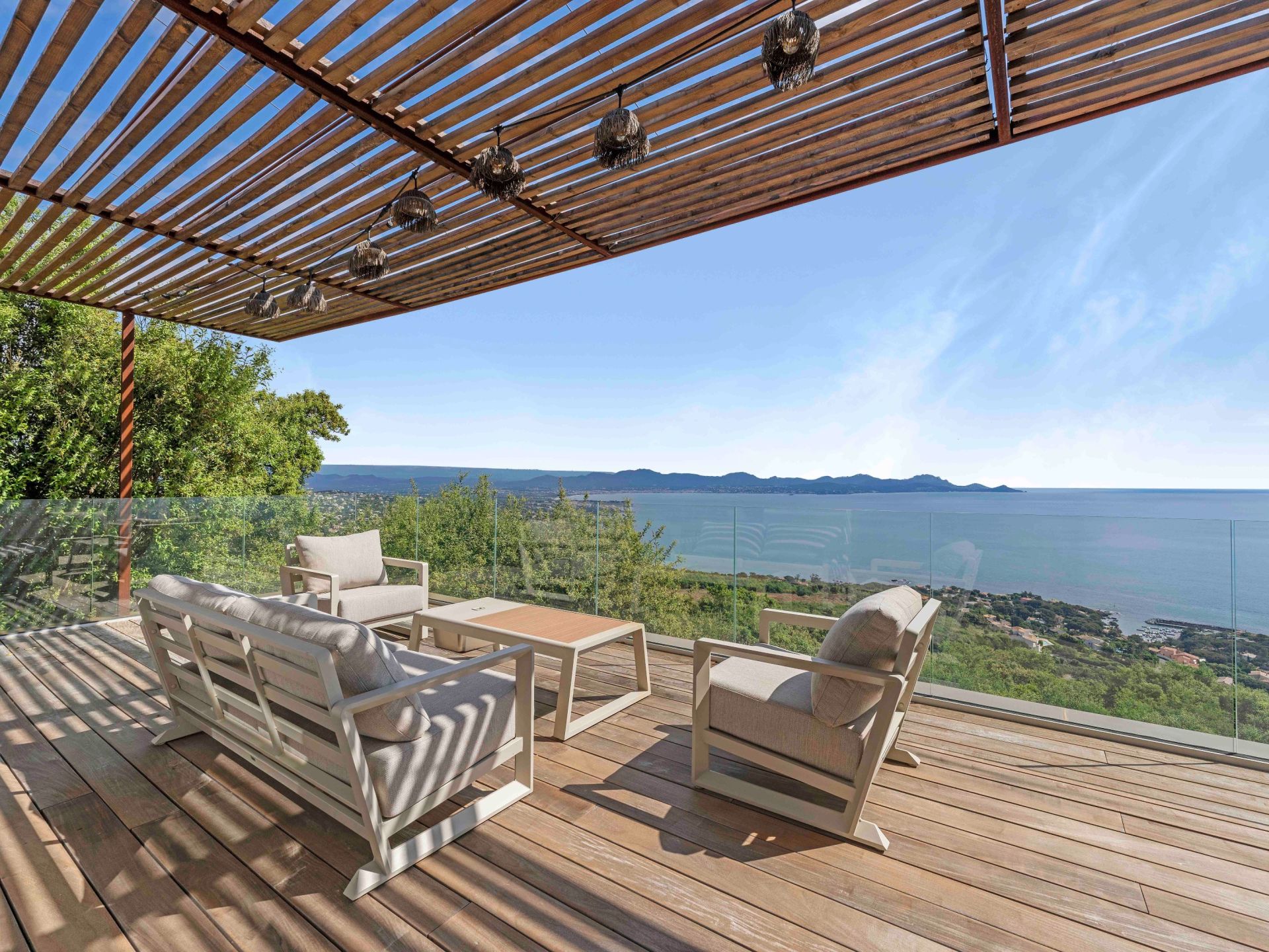 villa 7 Pièces en vente sur LES ISSAMBRES (83380)