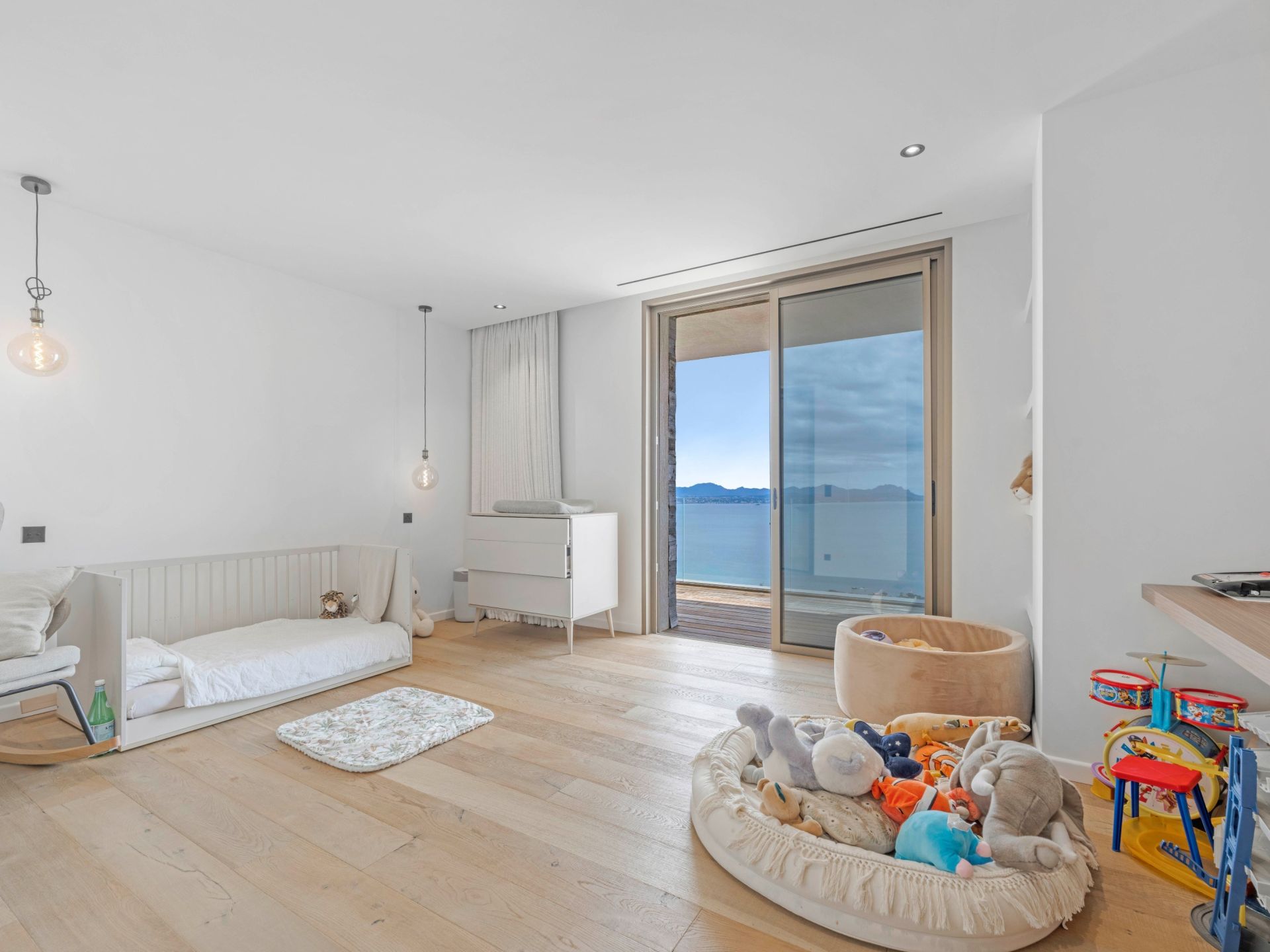 villa 7 Pièces en vente sur LES ISSAMBRES (83380)