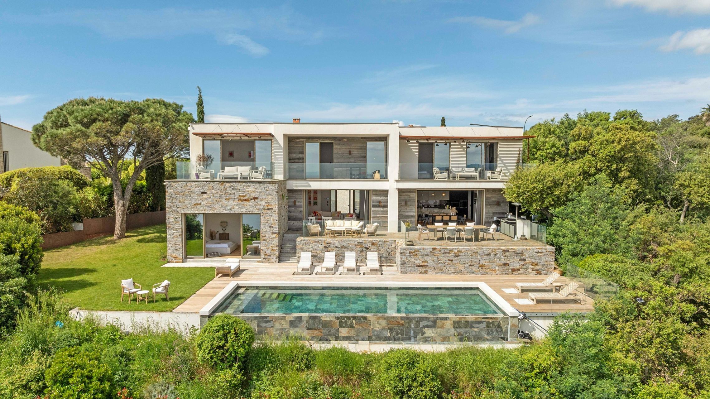 villa 7 Pièces en vente sur LES ISSAMBRES (83380)