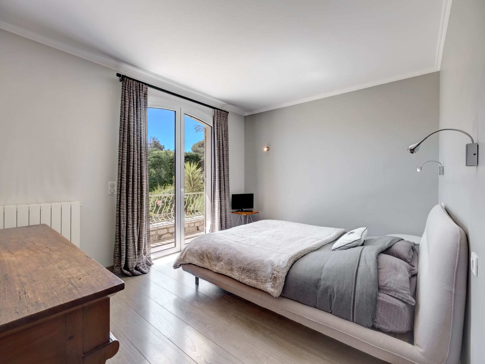 house 8 Rooms for sale on LA ROQUETTE SUR SIAGNE (06550)