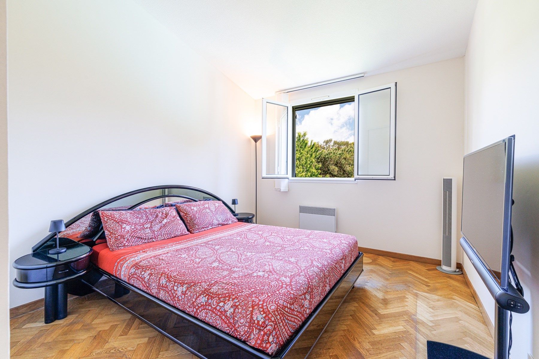 villa 5 Rooms for sale on VILLENEUVE LOUBET (06270)